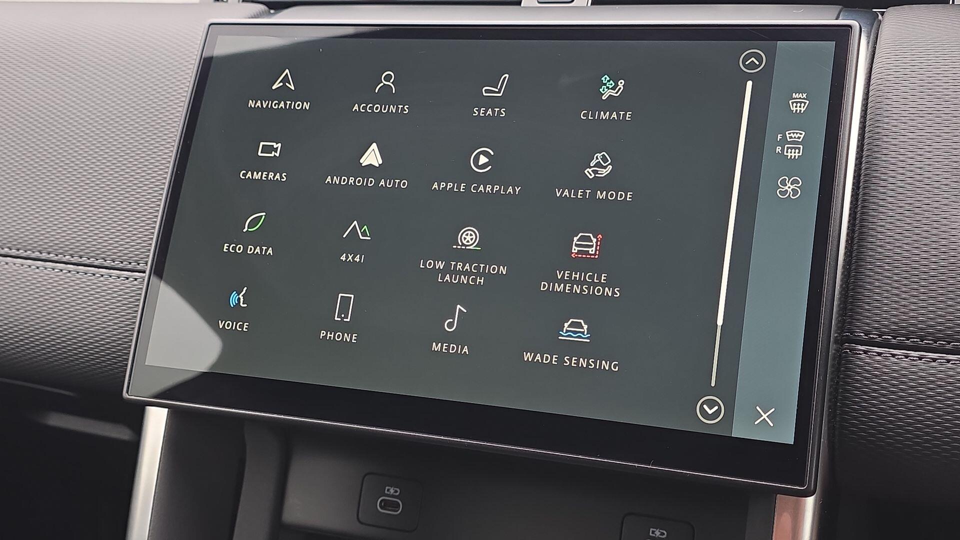 Land Rover Discovery Sport view 34