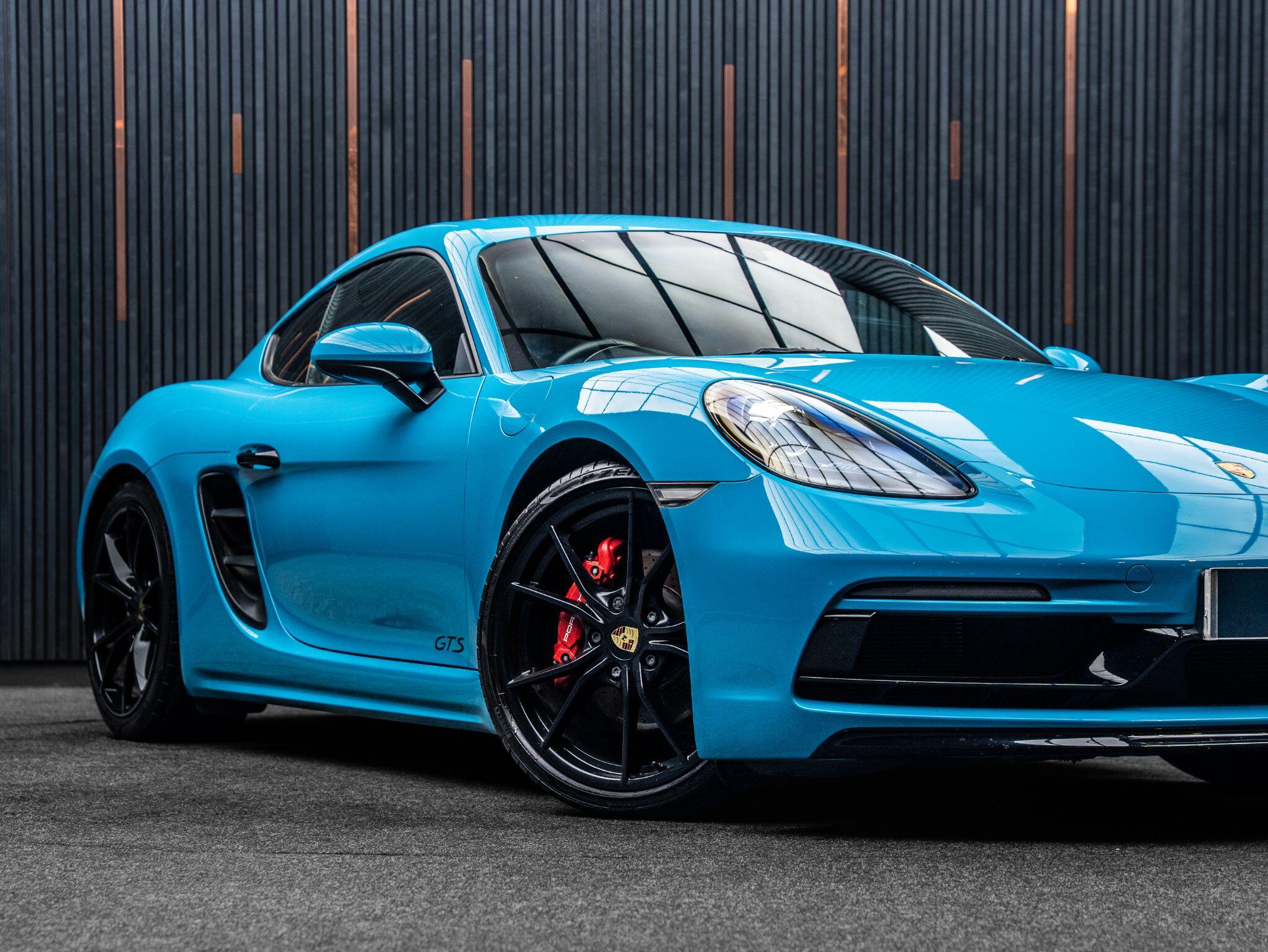 Porsche Cayman view 7