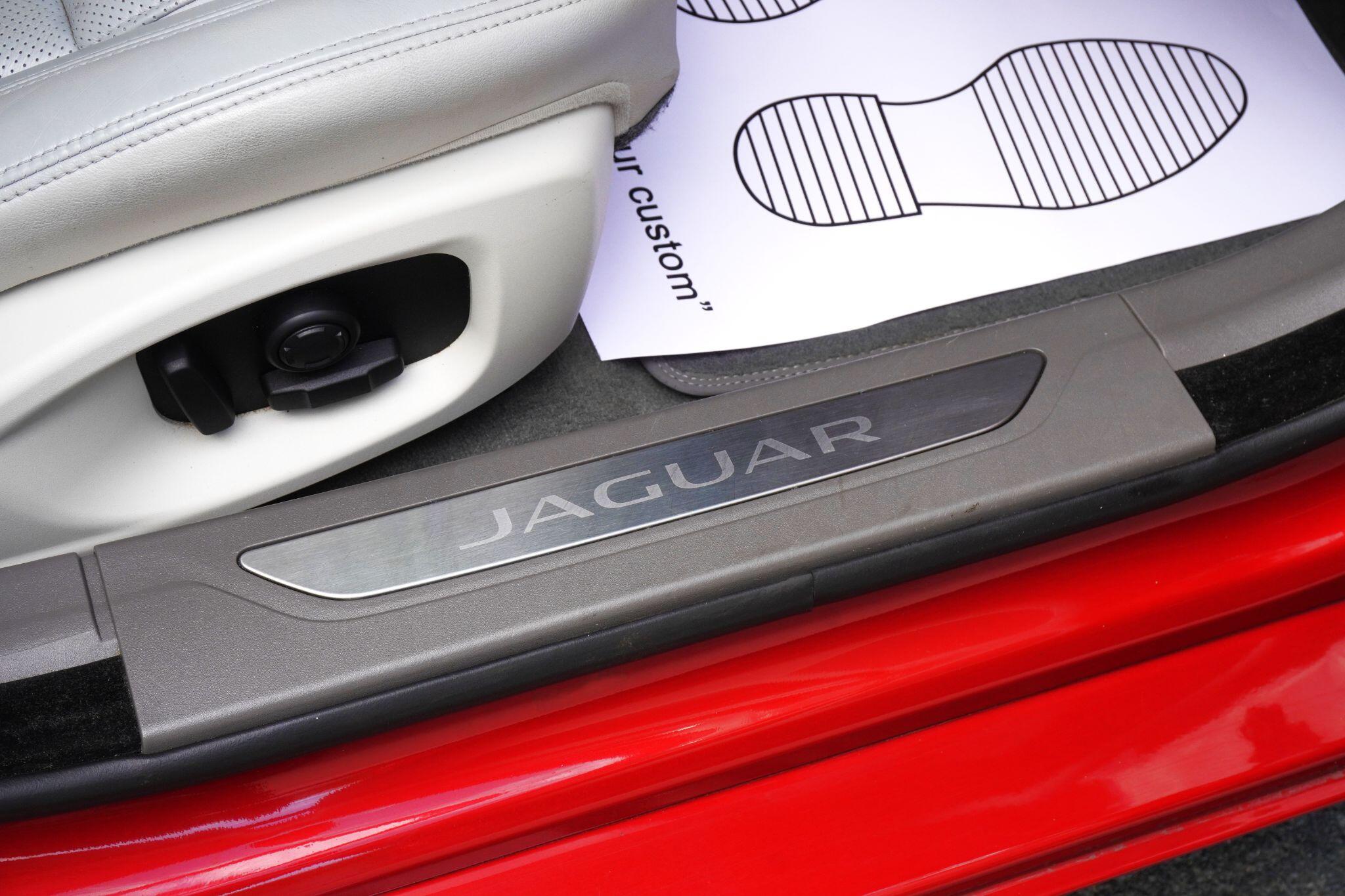 Jaguar XF view 19