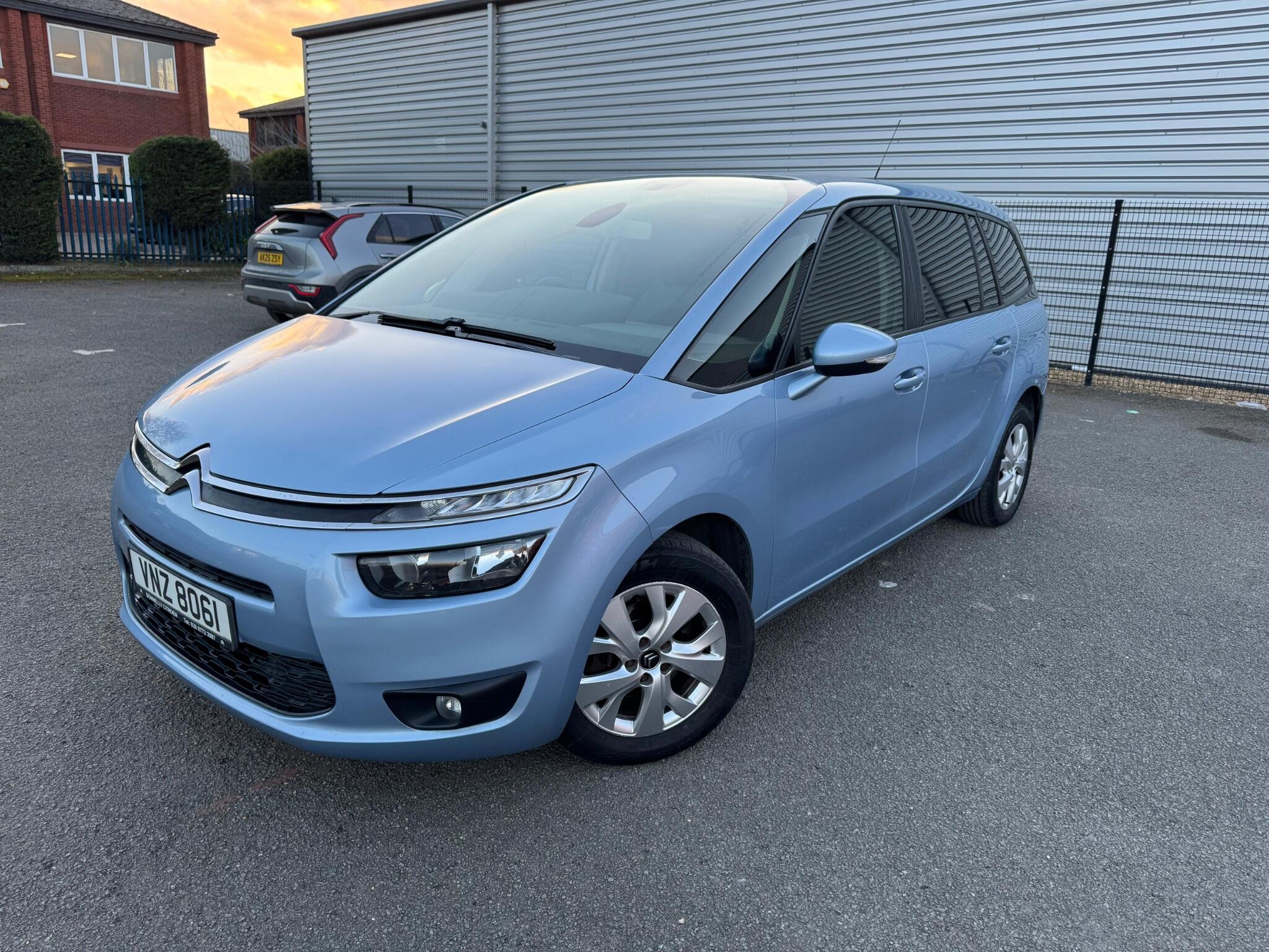Citroen Grand C4 Picasso view 4