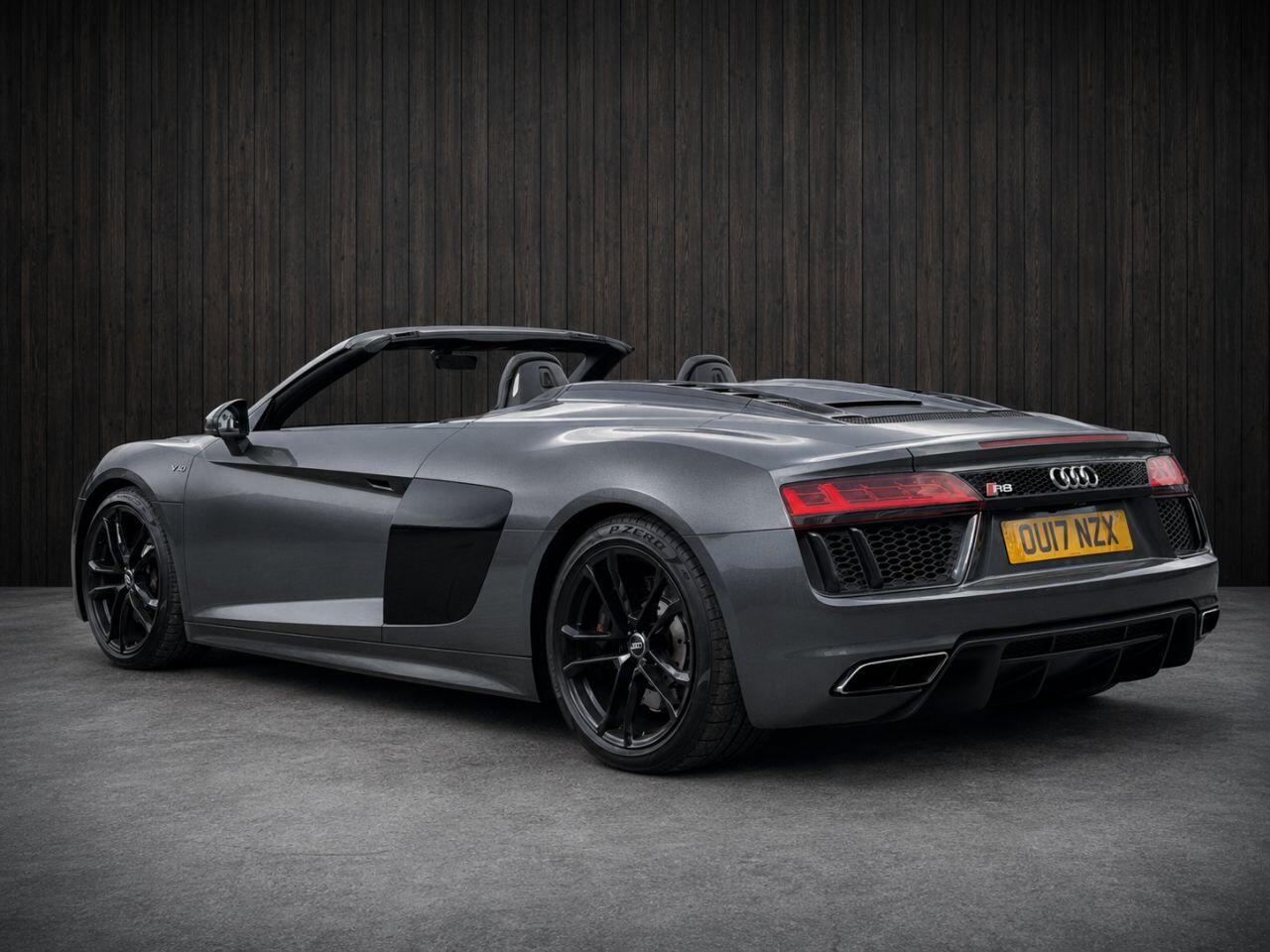 Audi R8 view 3