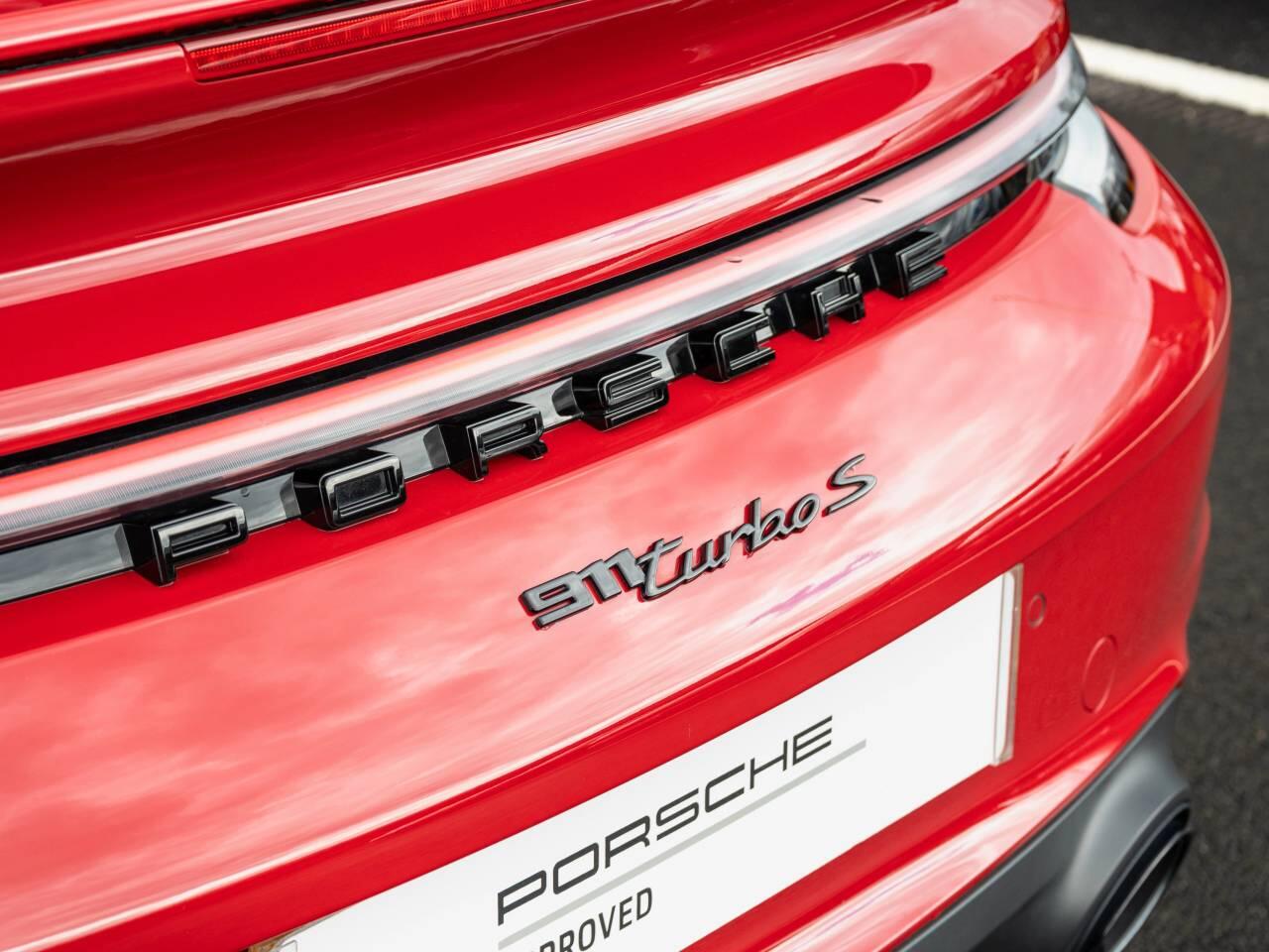 Porsche 911 view 12