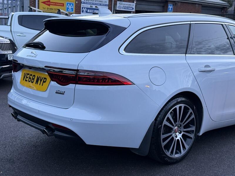 Jaguar XF view 17