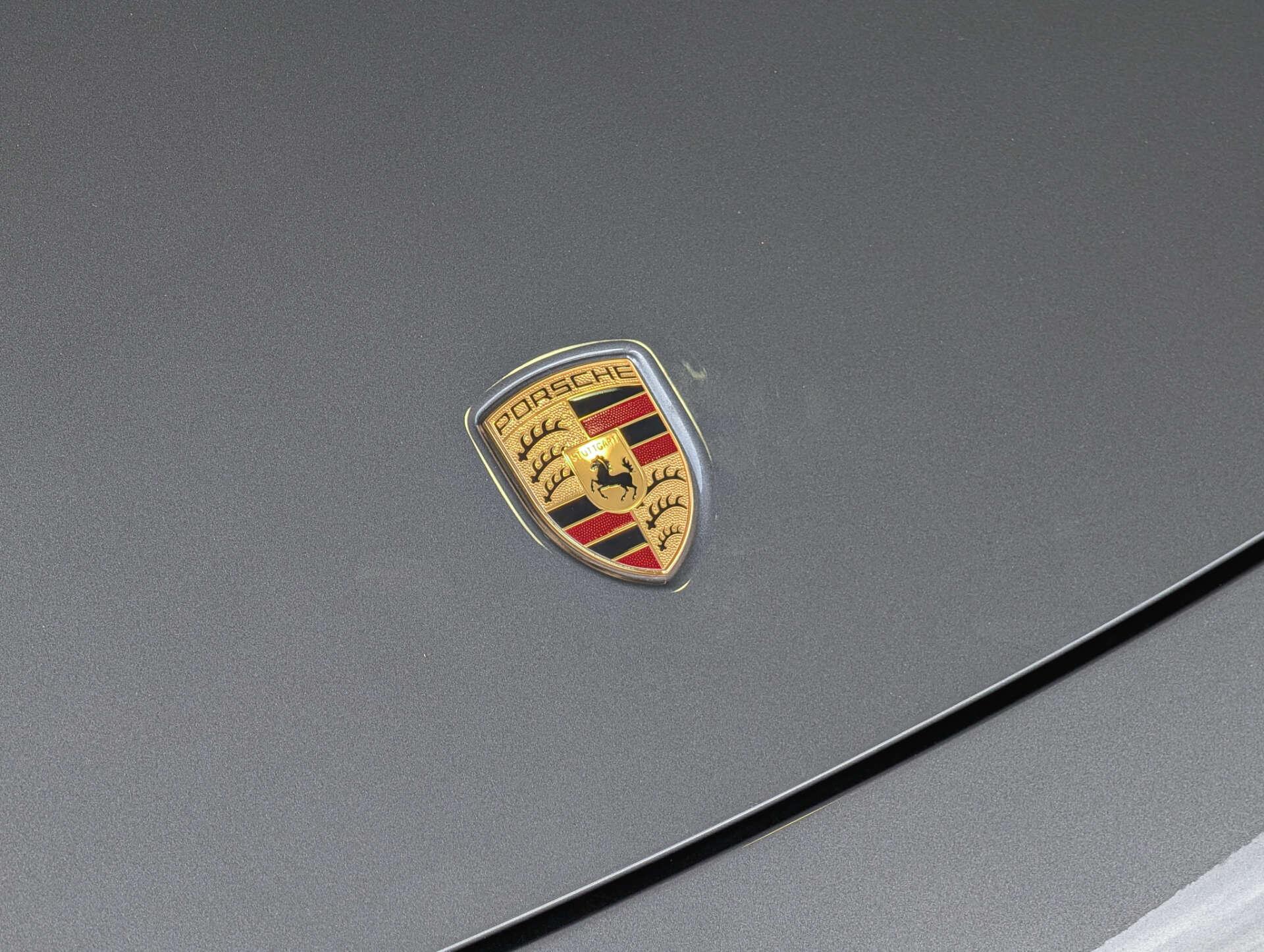 Porsche 911 view 10