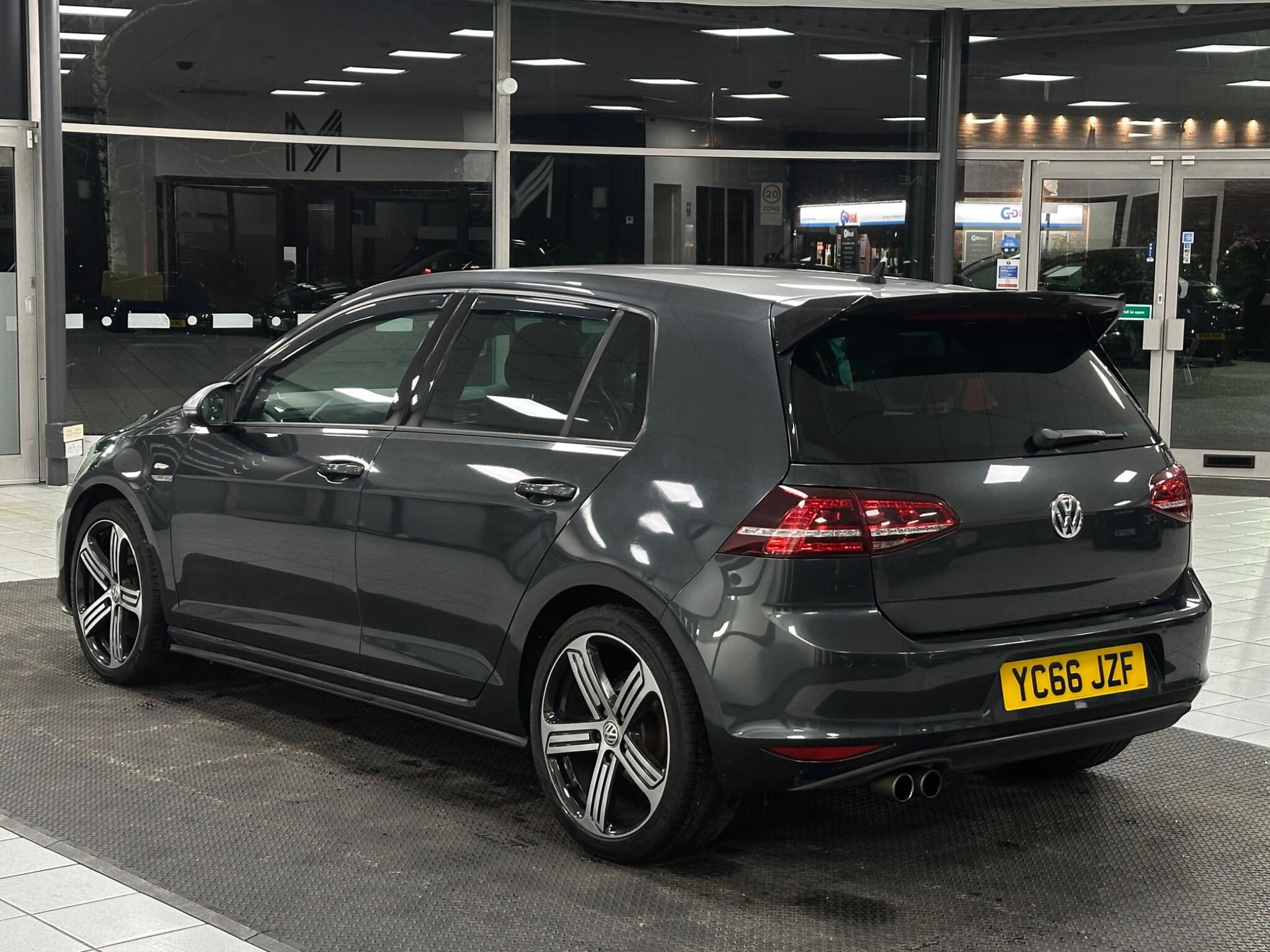 Volkswagen Golf view 8