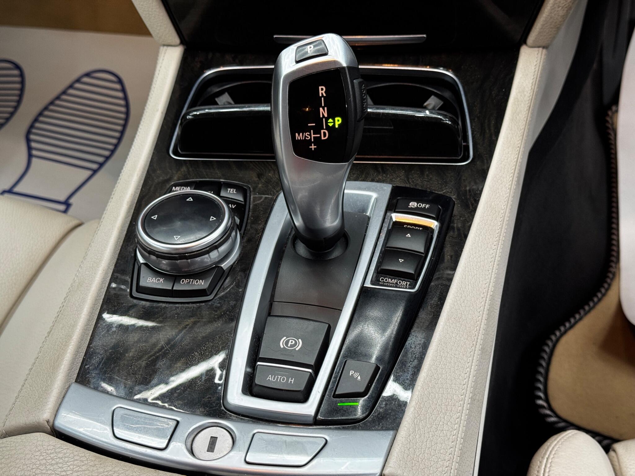 BMW 7 Series view 23