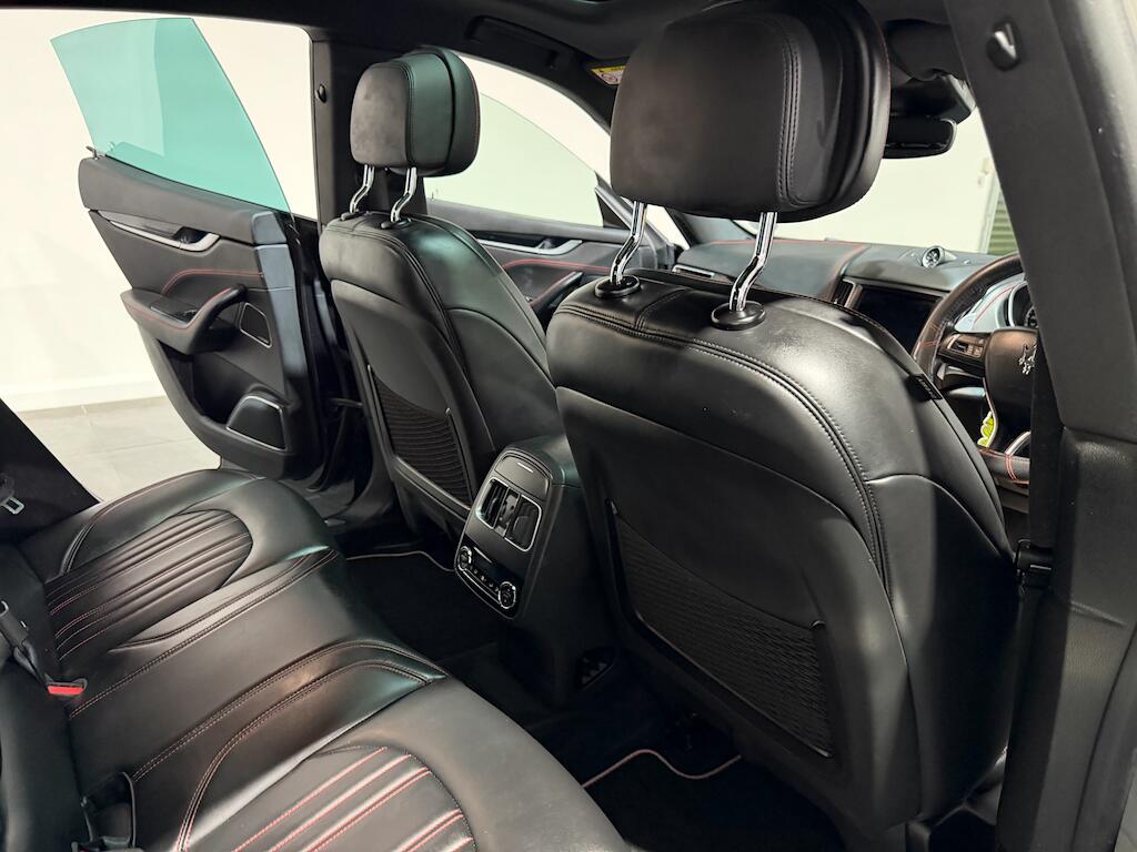 Maserati Levante view 50