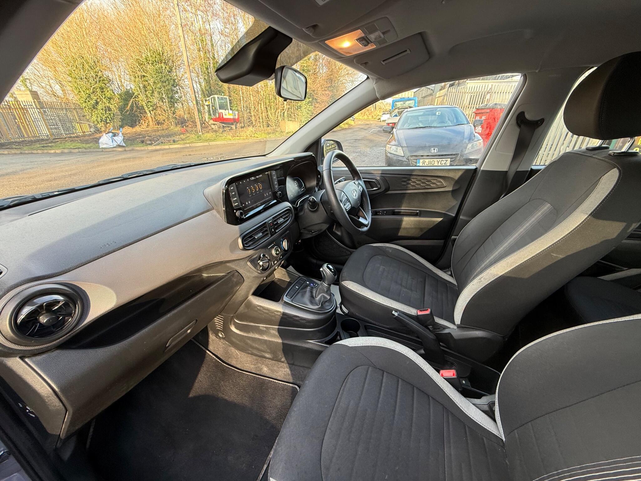 2025 Hyundai i10 1.0 Advance Auto Euro 6 (s/s) 5dr • 3,174 miles image 31