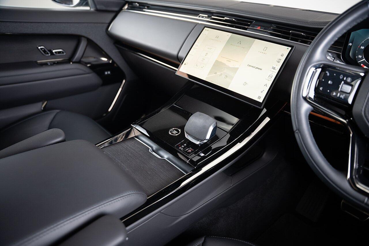 Land Rover Range Rover Sport view 32