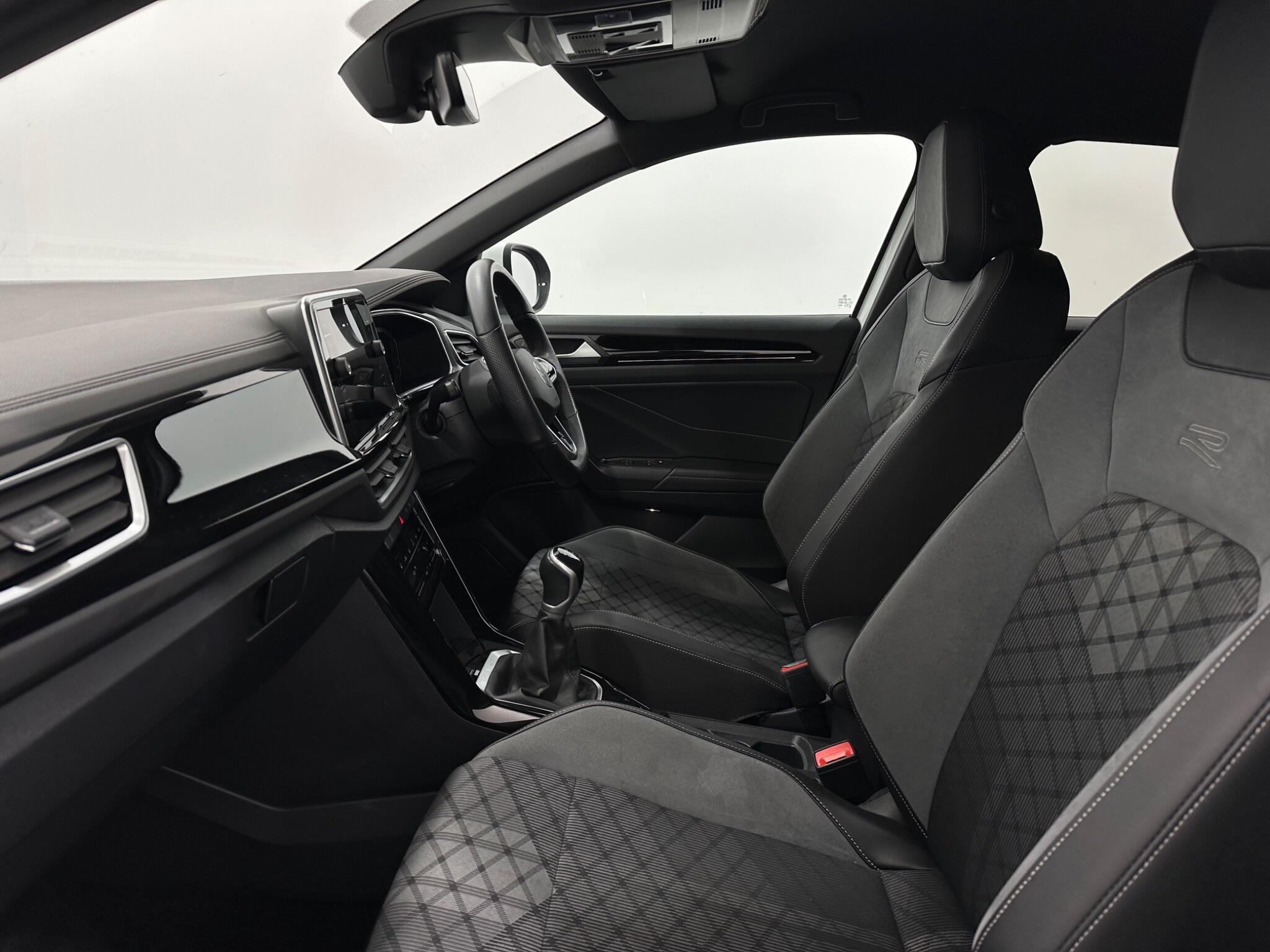 Volkswagen T-Roc view 35