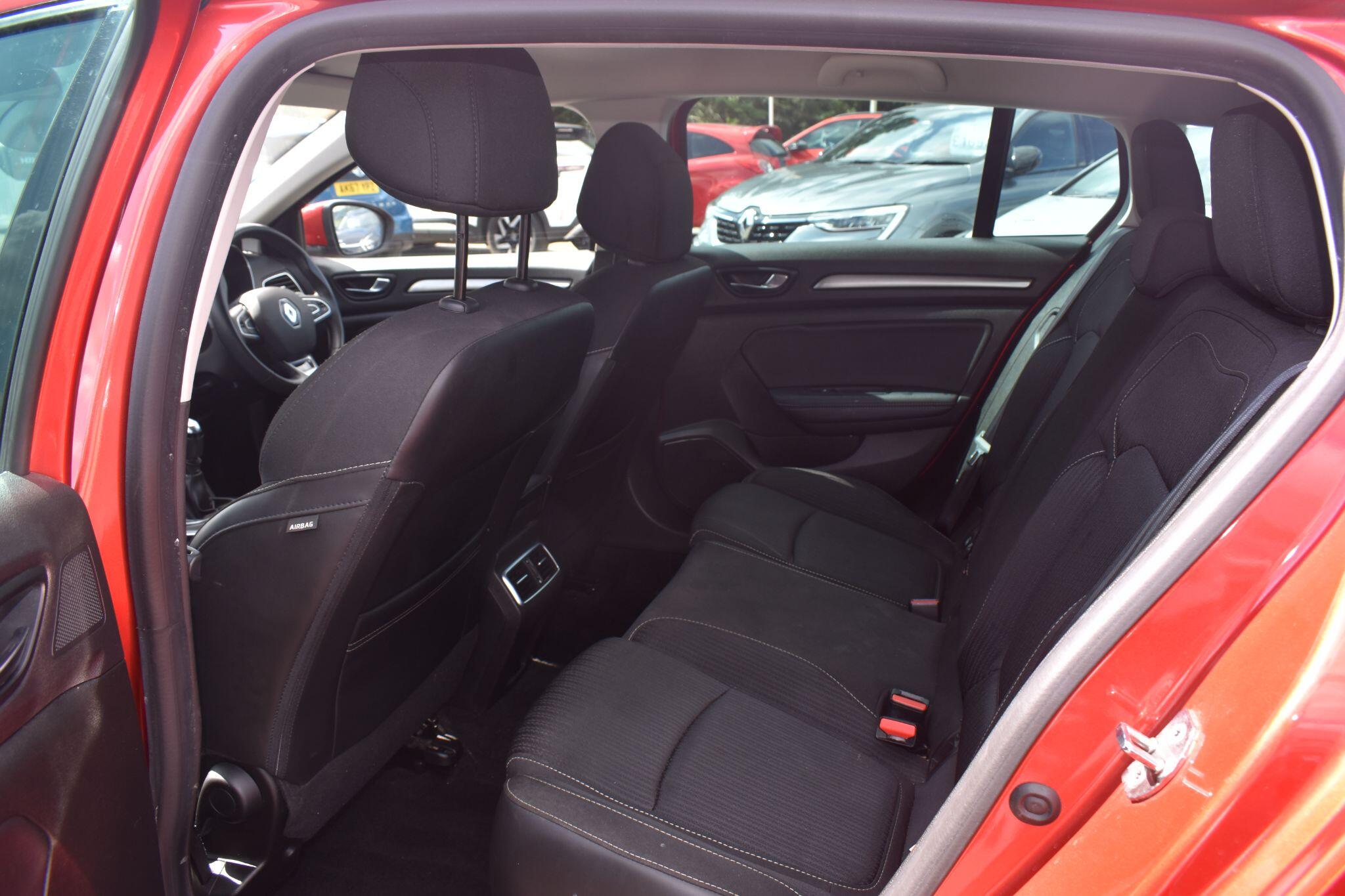 Megane - 1.3 TCe Iconic Sport Tourer Euro 6 (s/s) 5dr - Image 5