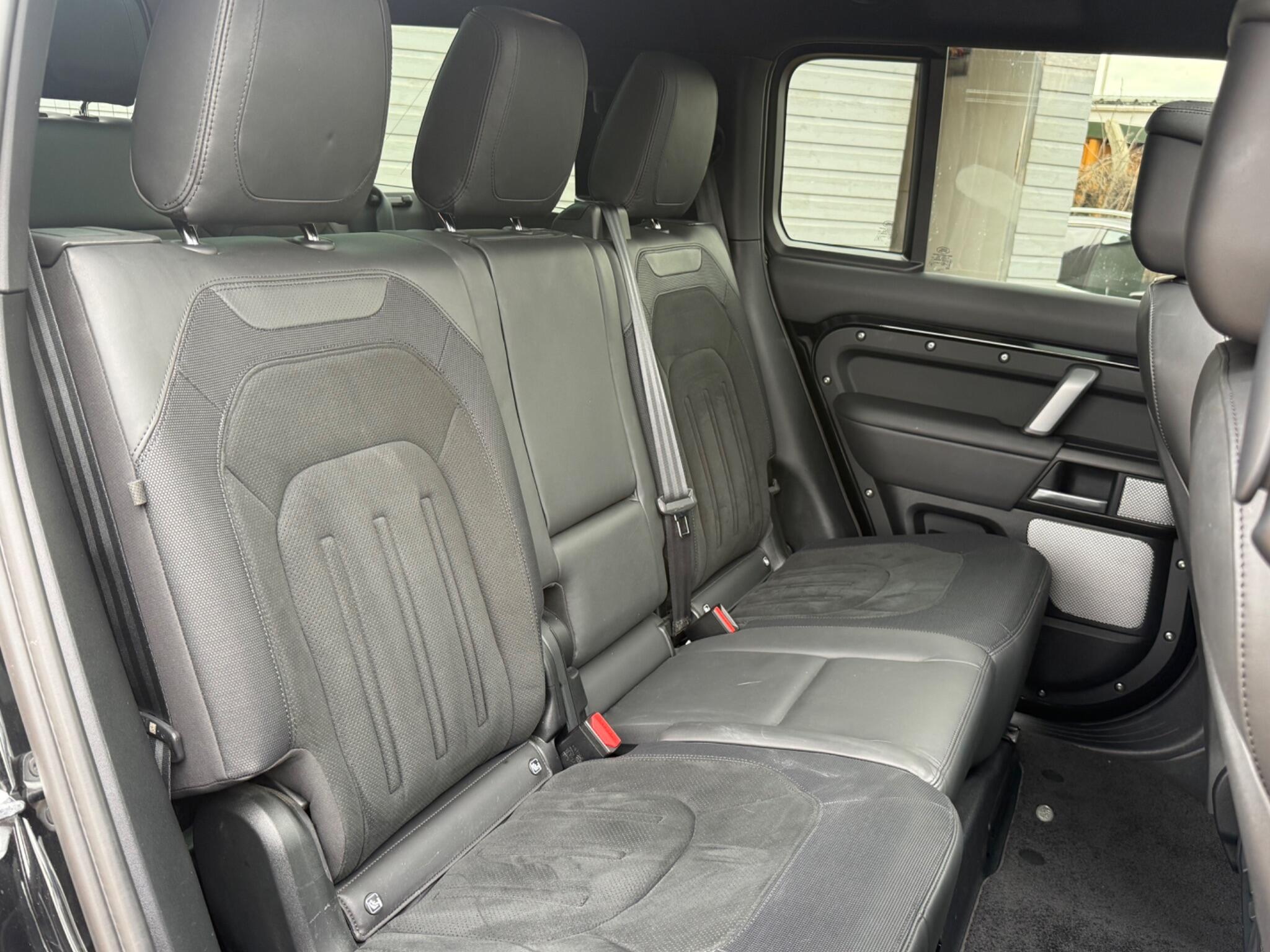 Land Rover Defender 130 view 19