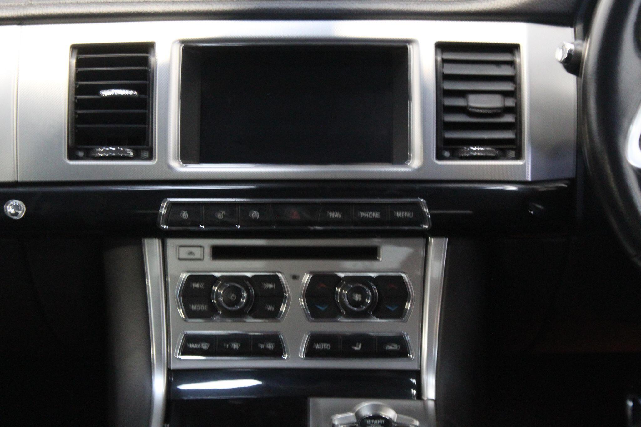 Jaguar XF view 33