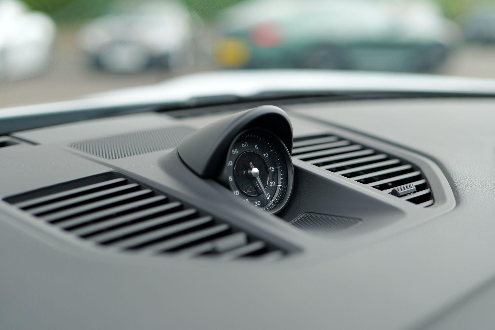 Porsche 911 view 14