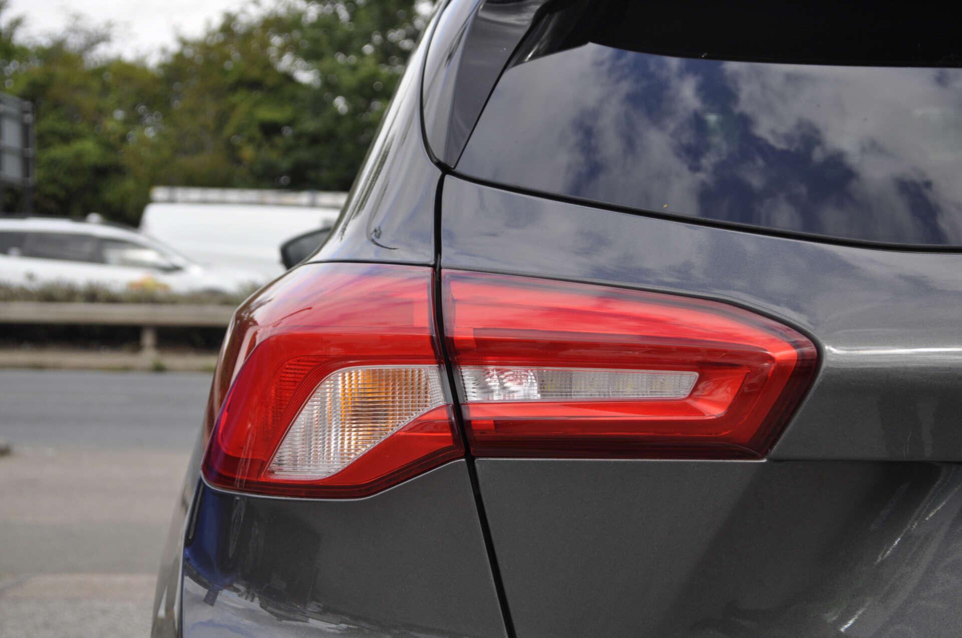Ford Focus view 29