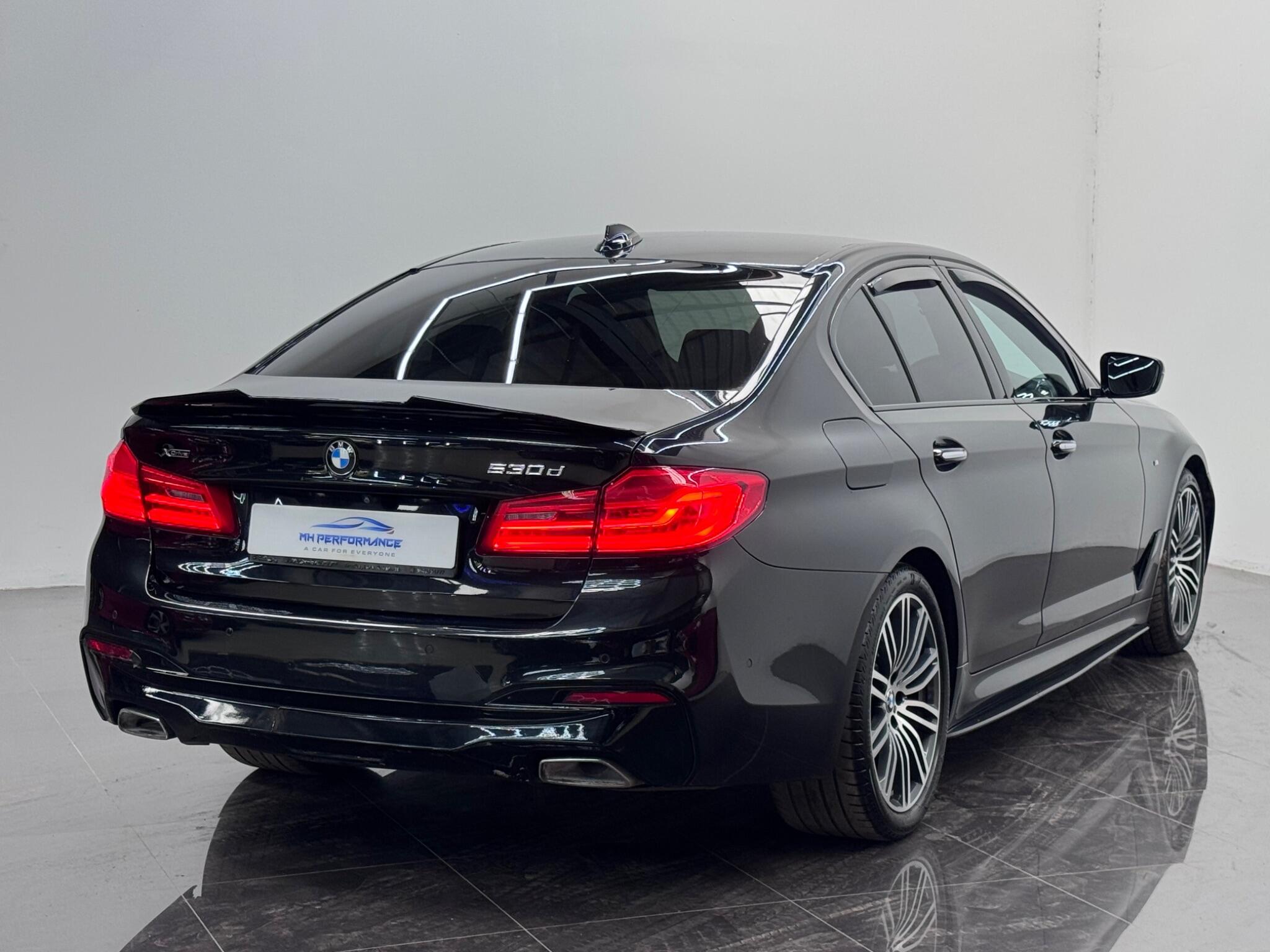BMW 5 Series view 8
