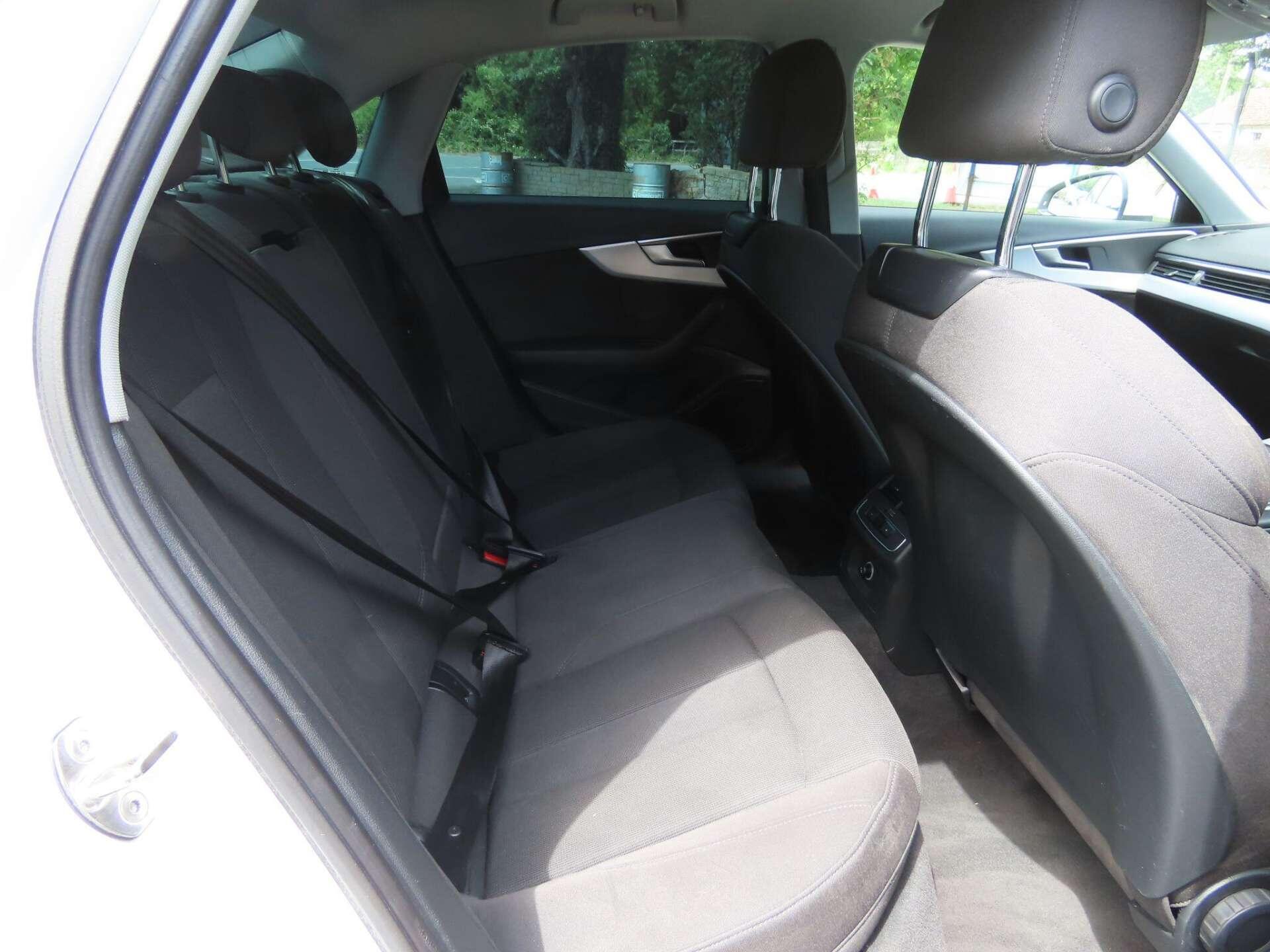 Audi A4 view 9