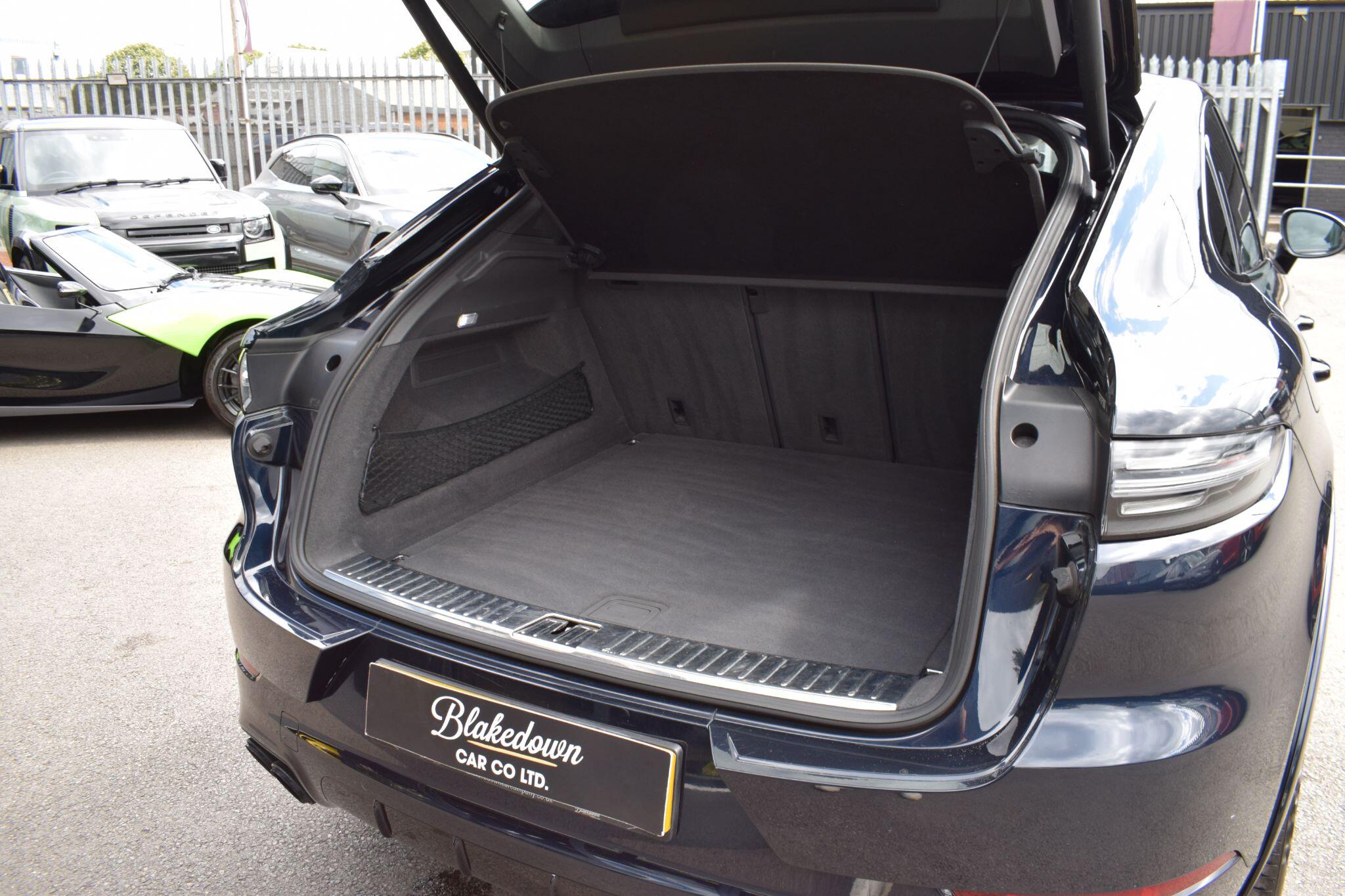Porsche Cayenne view 31