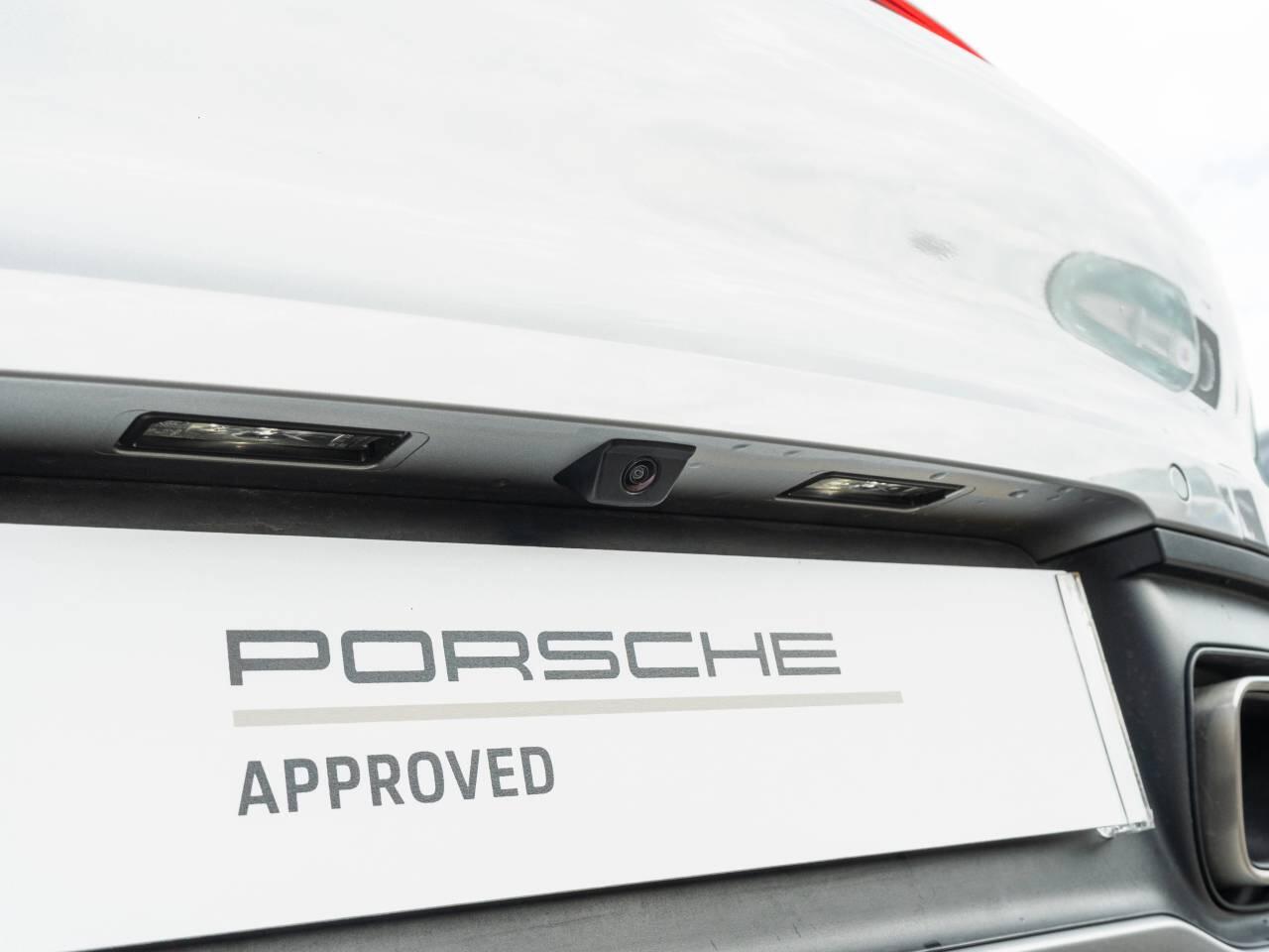 Porsche 911 view 13