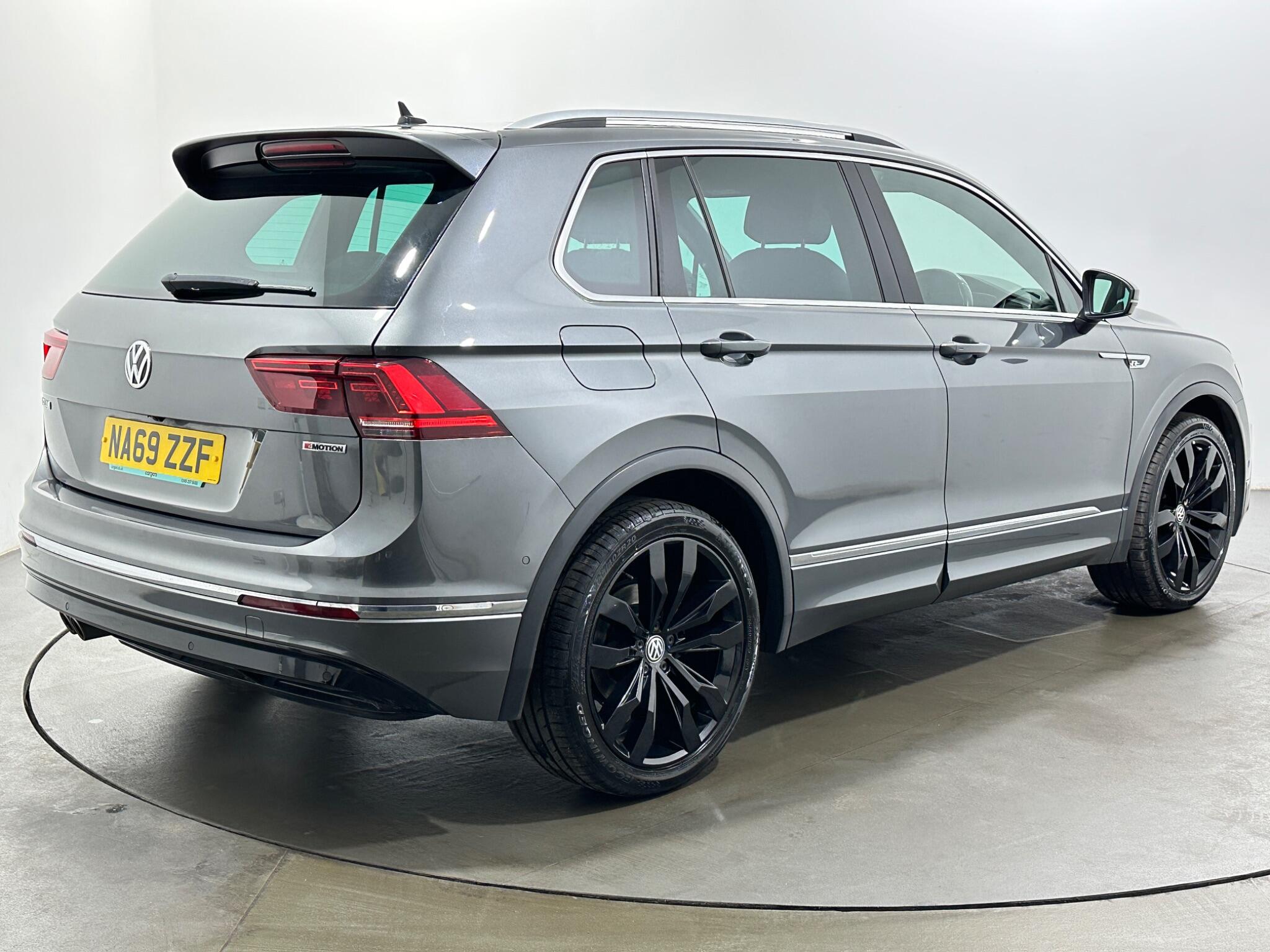 Volkswagen Tiguan view 8