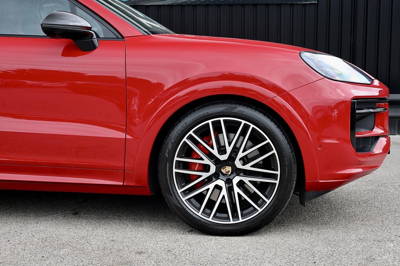 Porsche Cayenne view 31