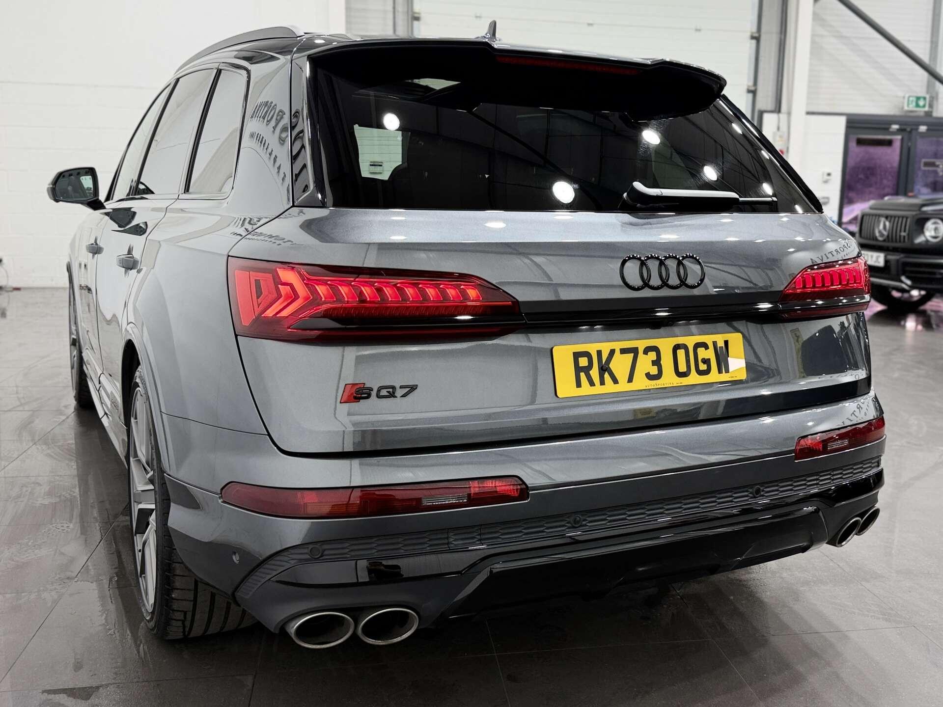 Audi SQ7 view 8