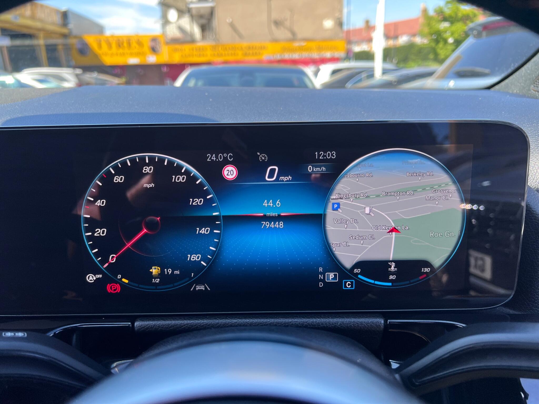 Mercedes-Benz Gla view 21