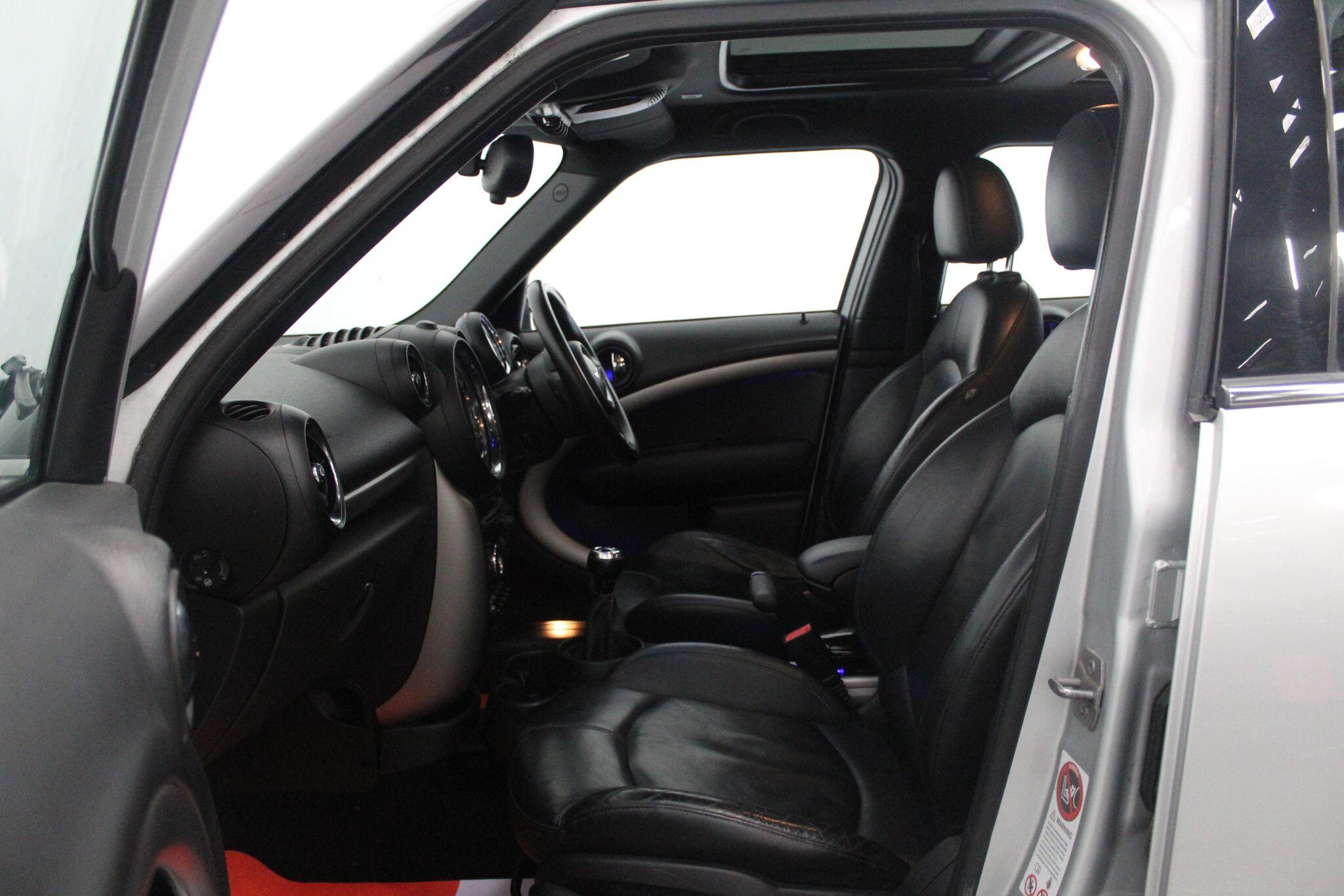Mini Countryman view 50