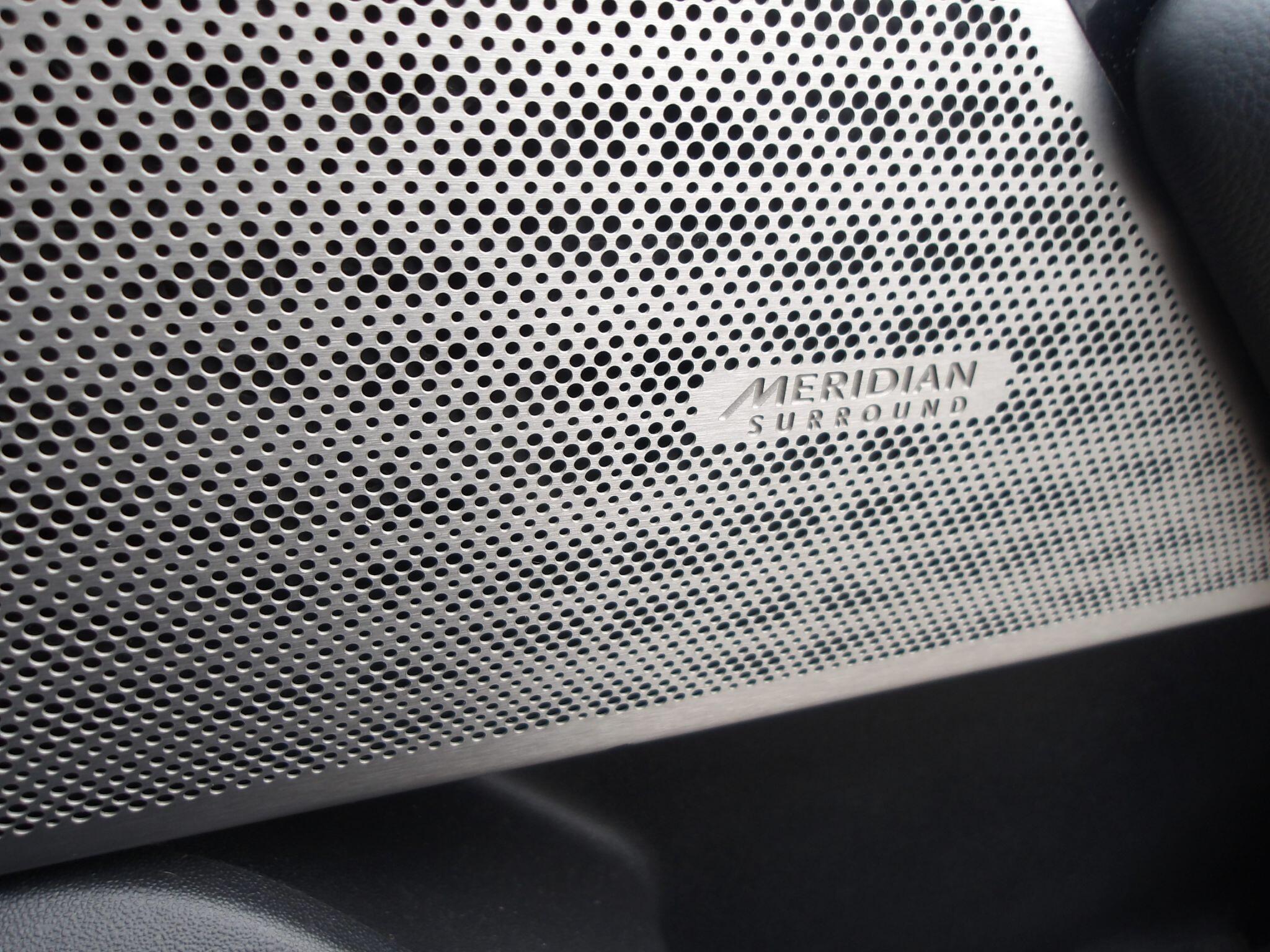 Land Rover Range Rover Velar view 11