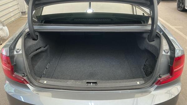 Volvo S90 view 10