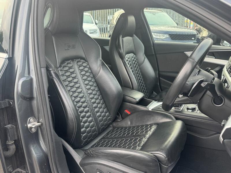 2018 Audi RS4 Avant image 33