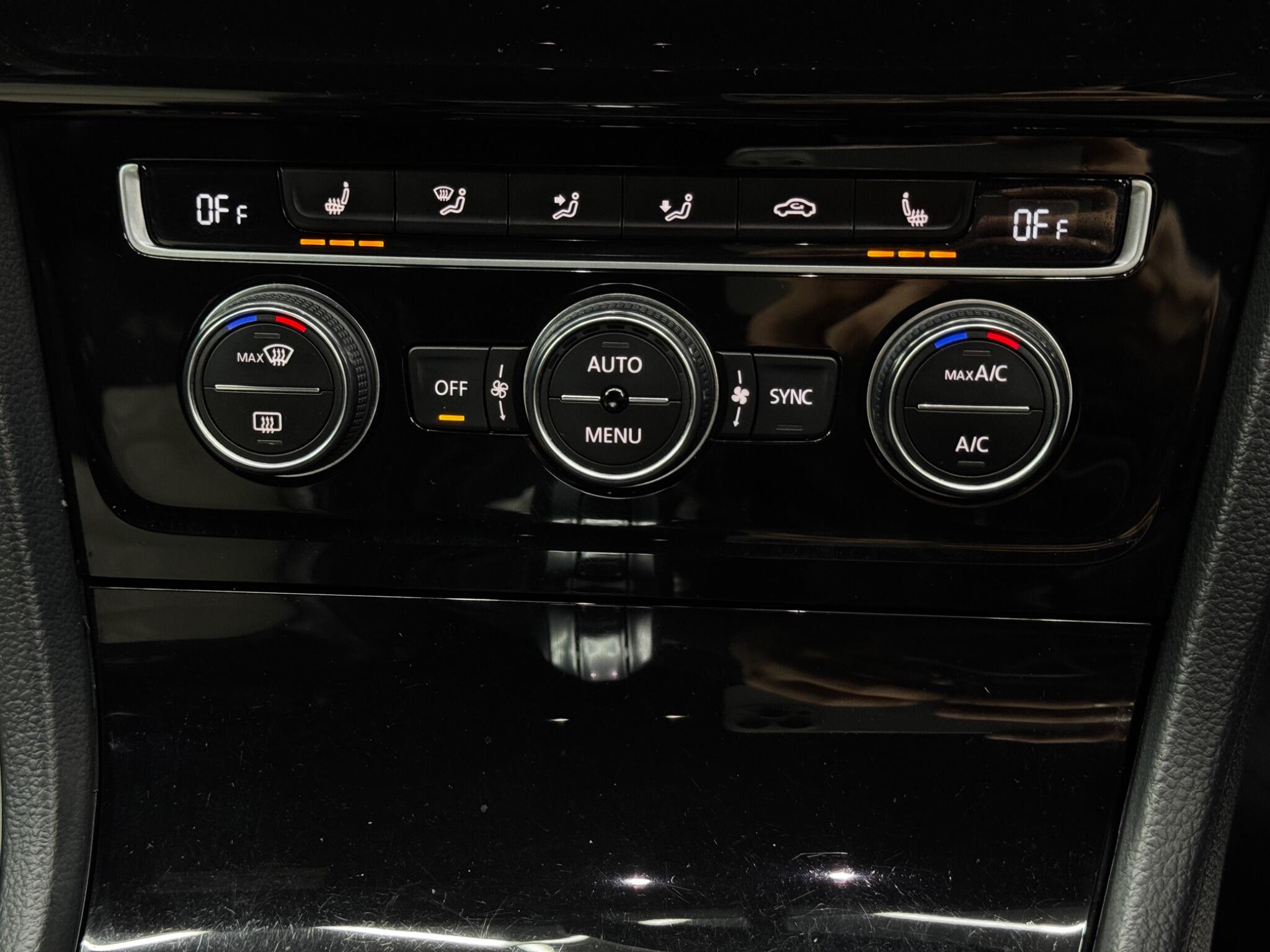 Volkswagen Golf view 29