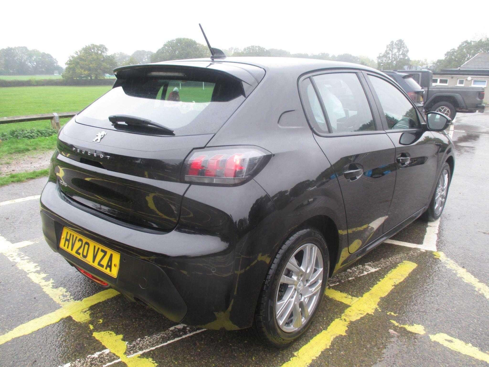 Peugeot 208 view 8