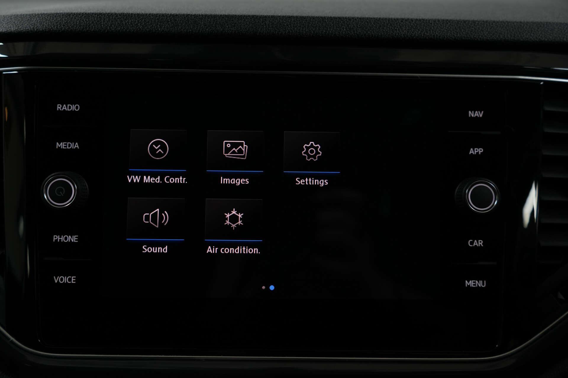 Volkswagen T-Roc view 29