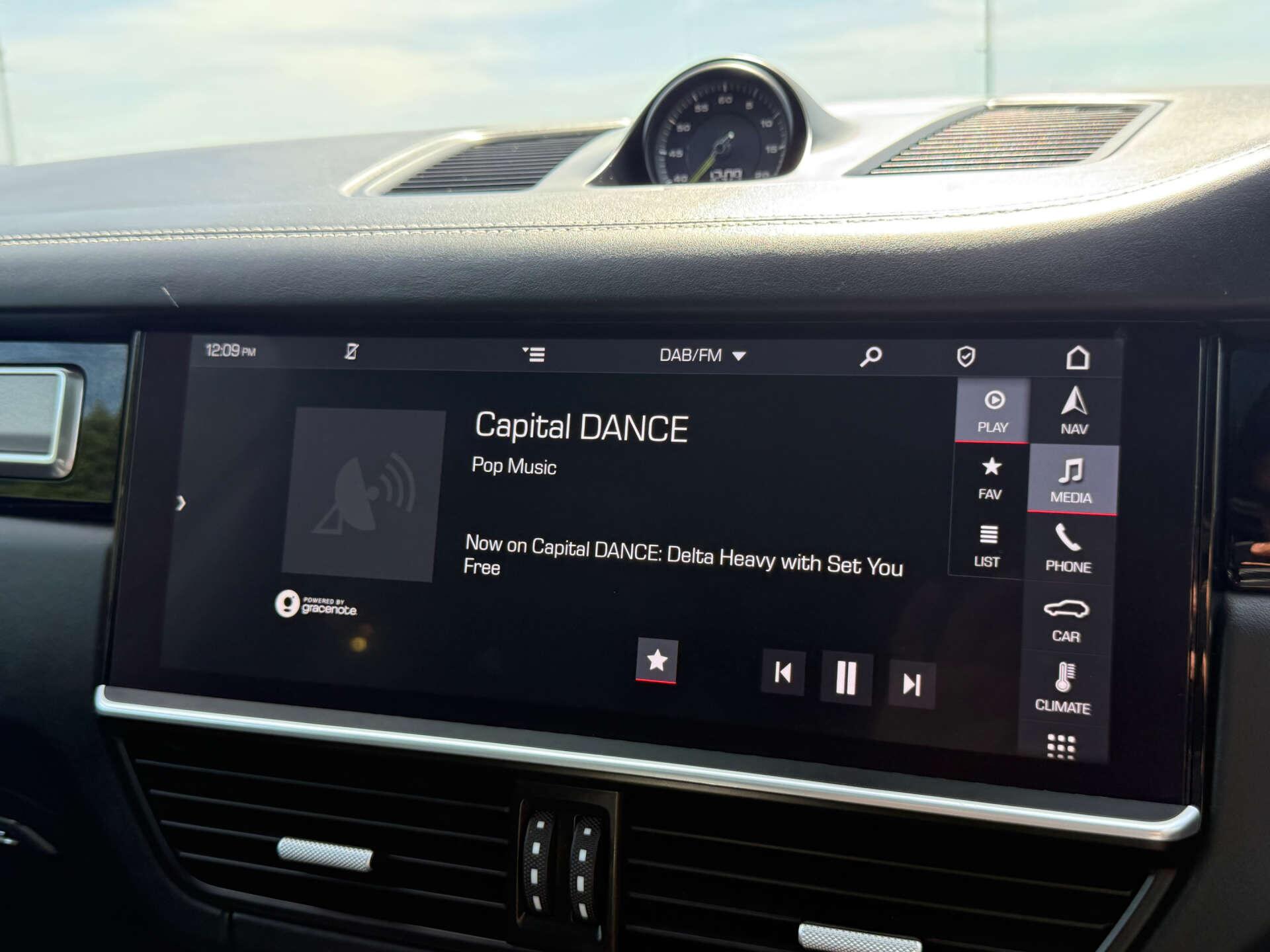 Porsche Cayenne view 51