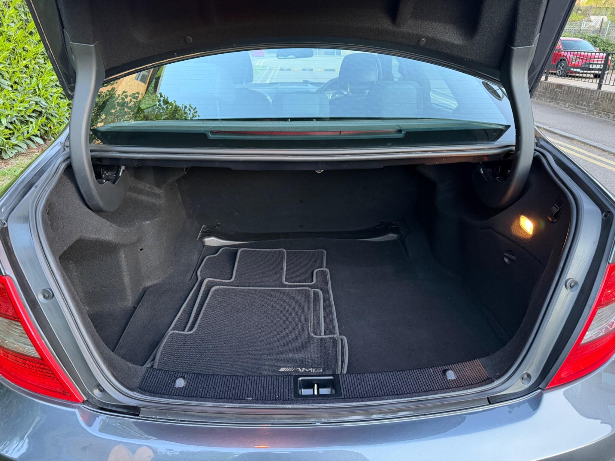 Mercedes-Benz C-Class view 29