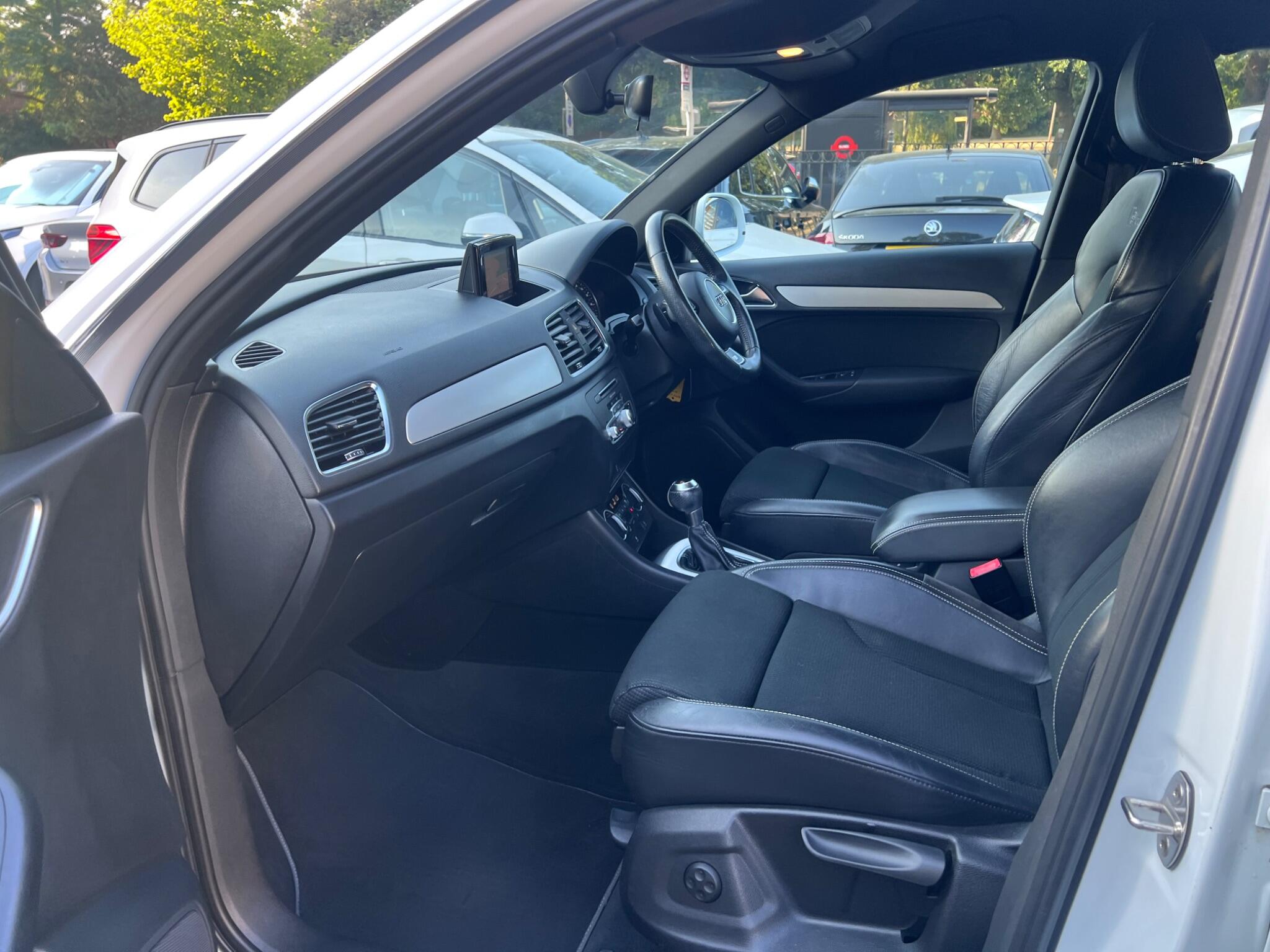 Audi Q3 view 30