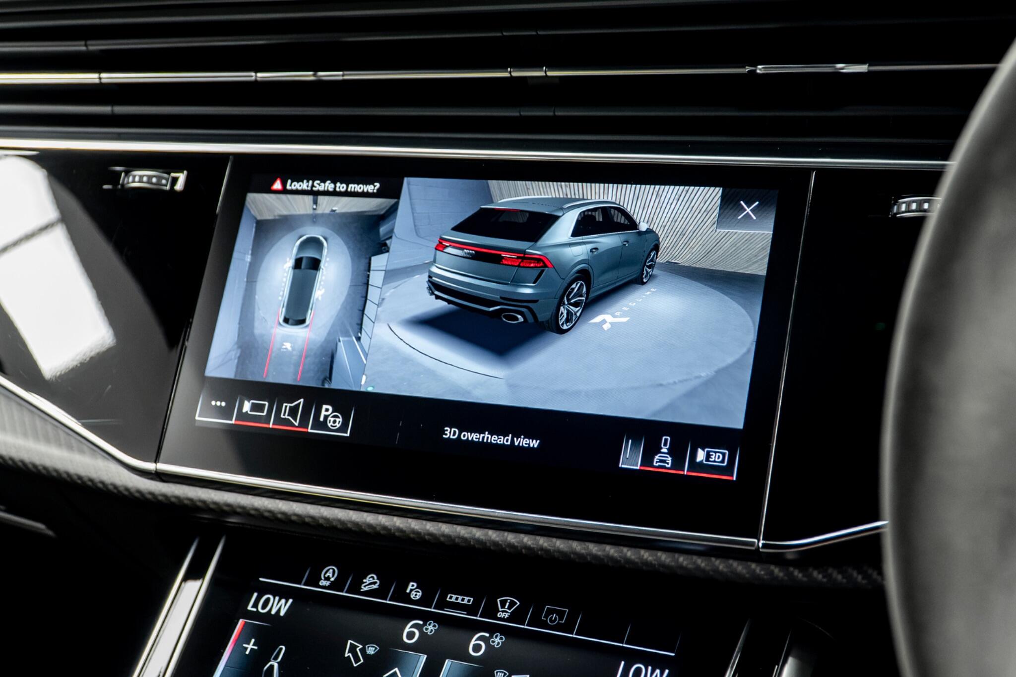 Audi RS Q8 view 27