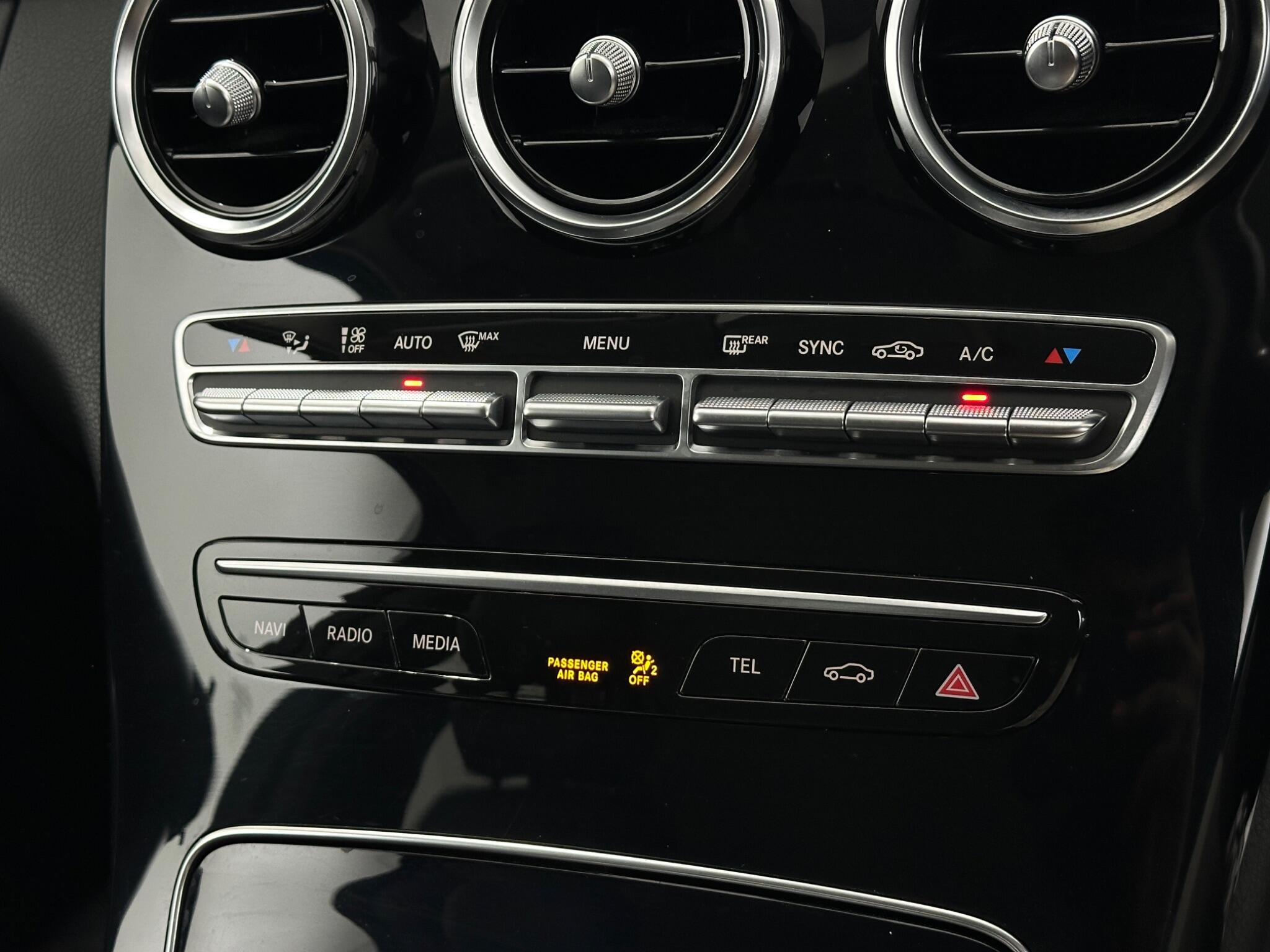Mercedes-Benz C-Class view 23