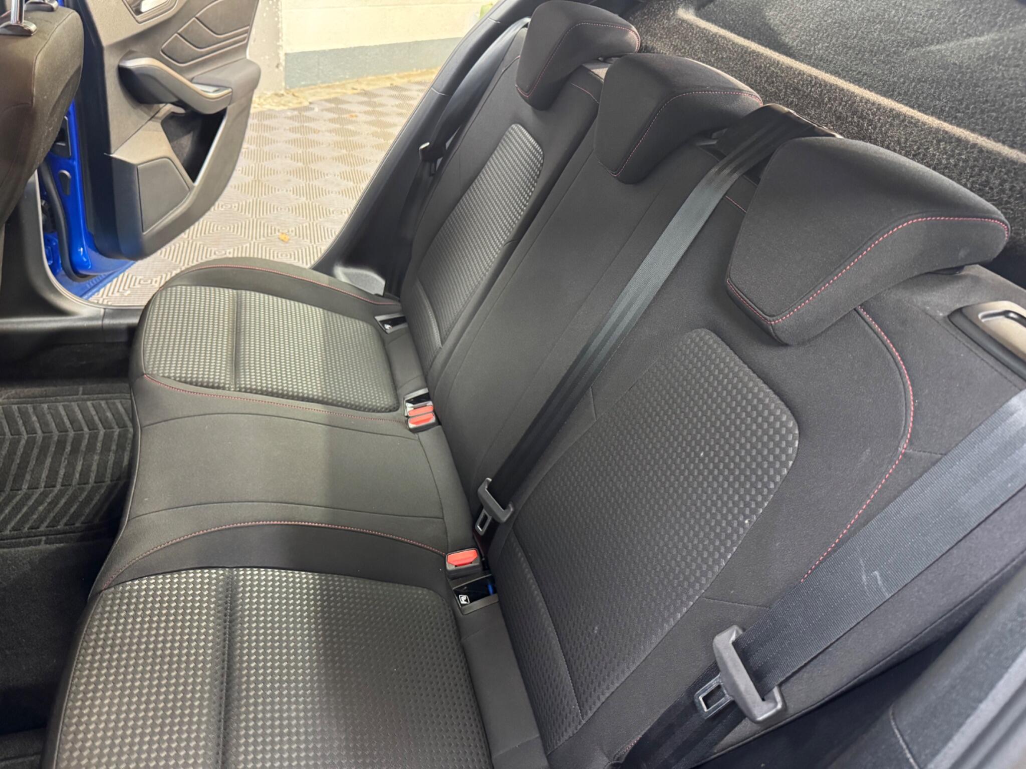 Ford Focus view 39