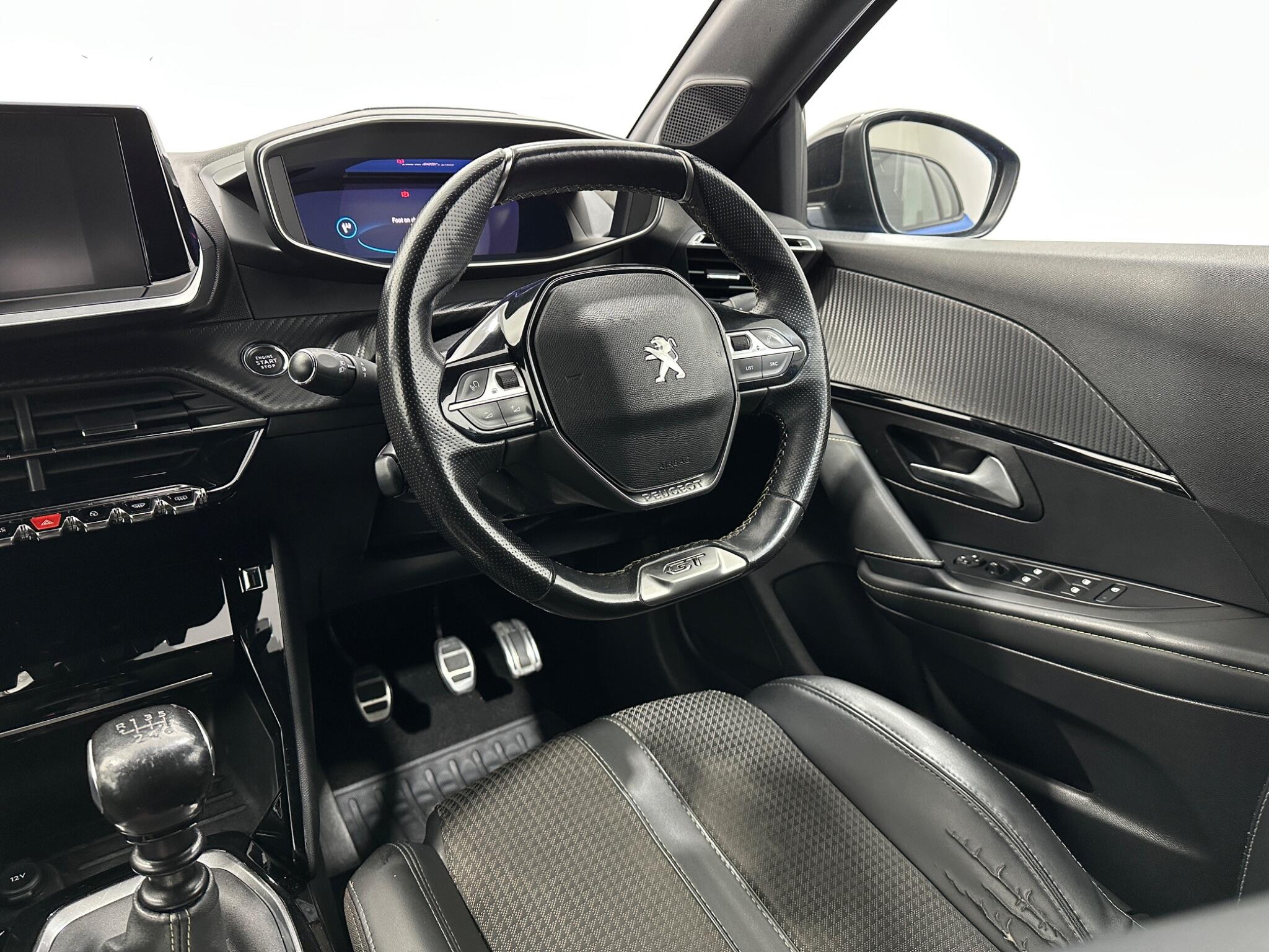 Peugeot 208 view 12