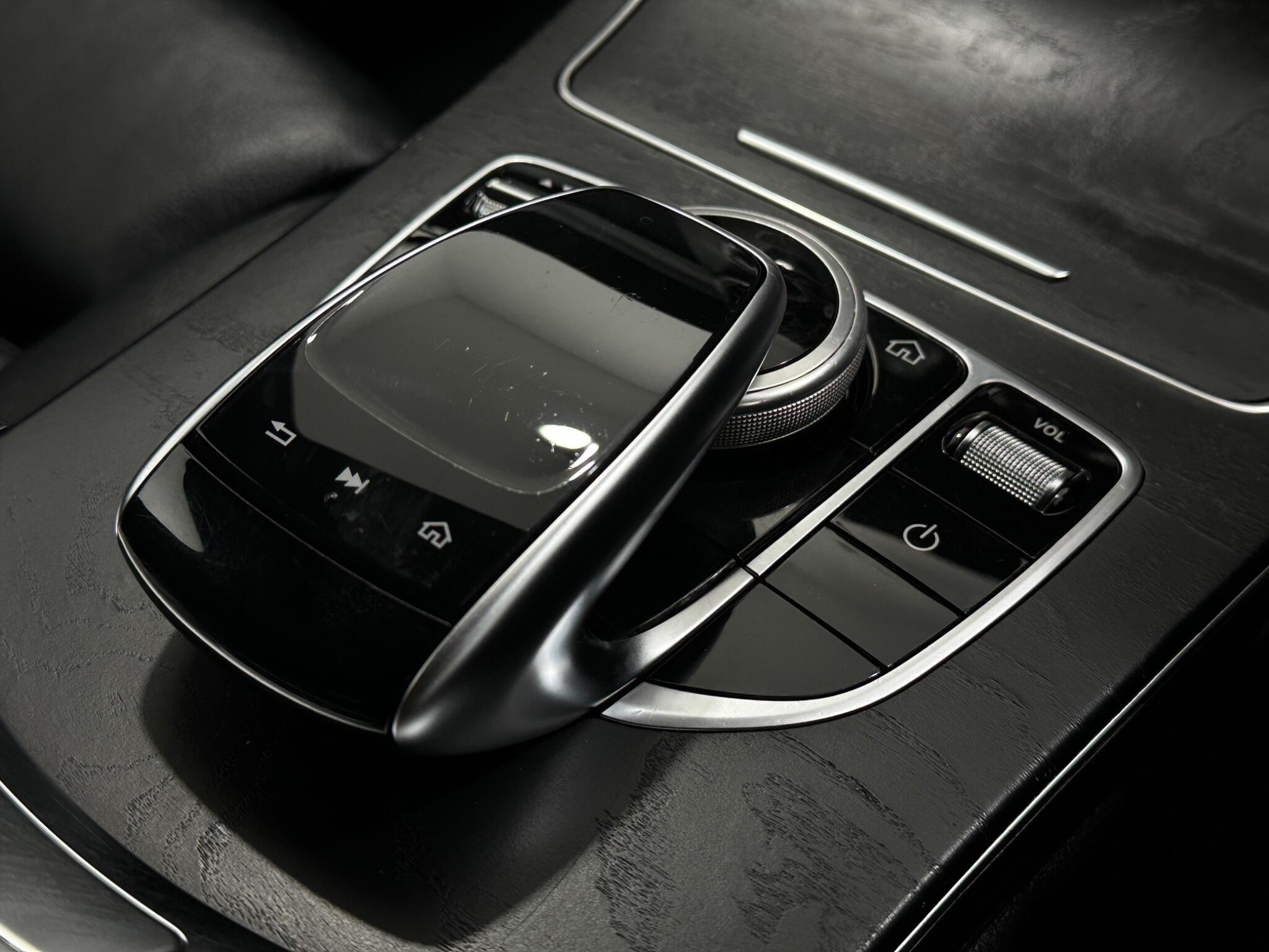 Mercedes-Benz C-Class view 22