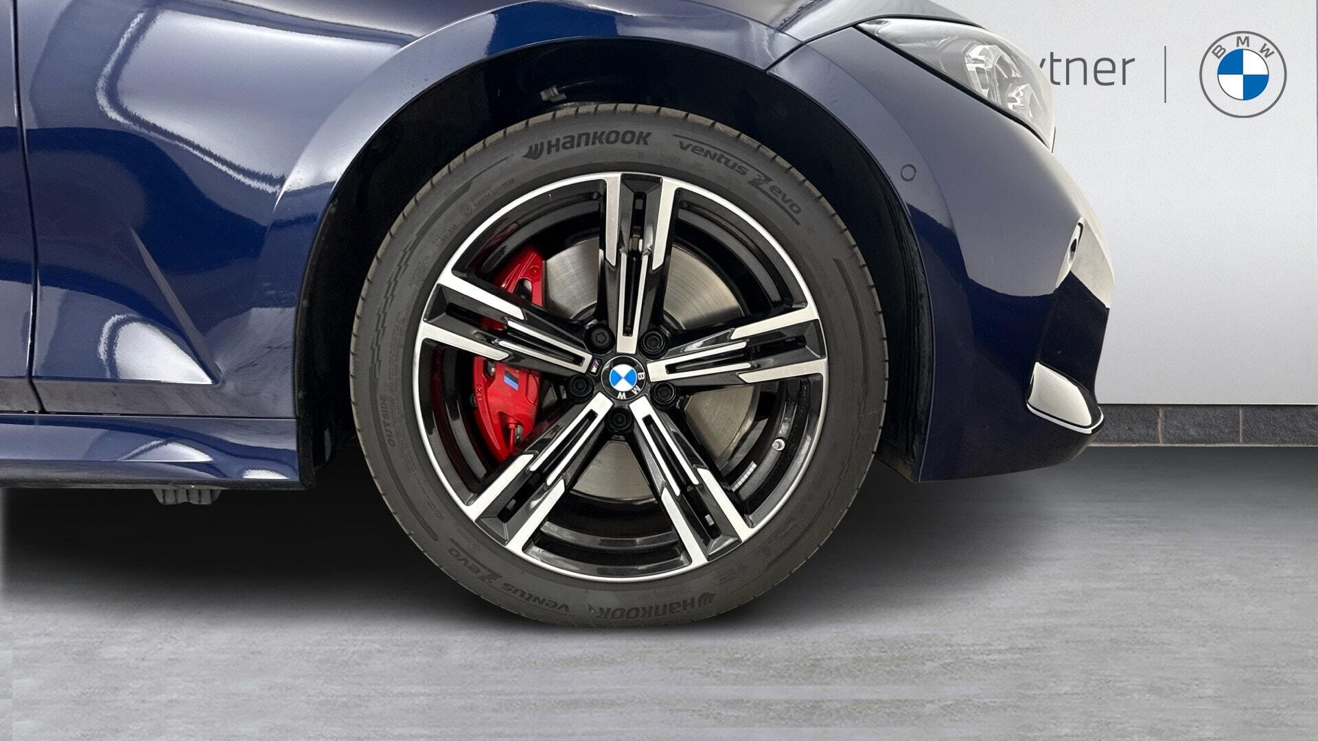 BMW 3 Series view 14