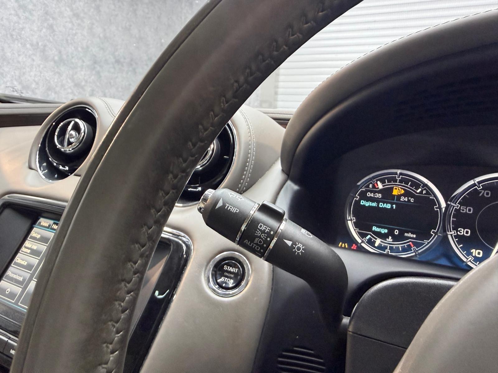 Jaguar XJ view 26