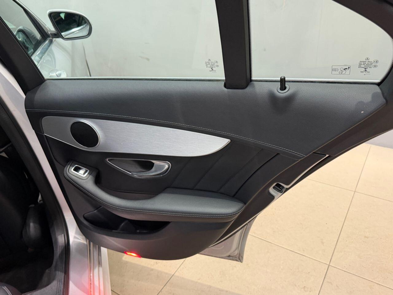Mercedes-Benz C Class view 23
