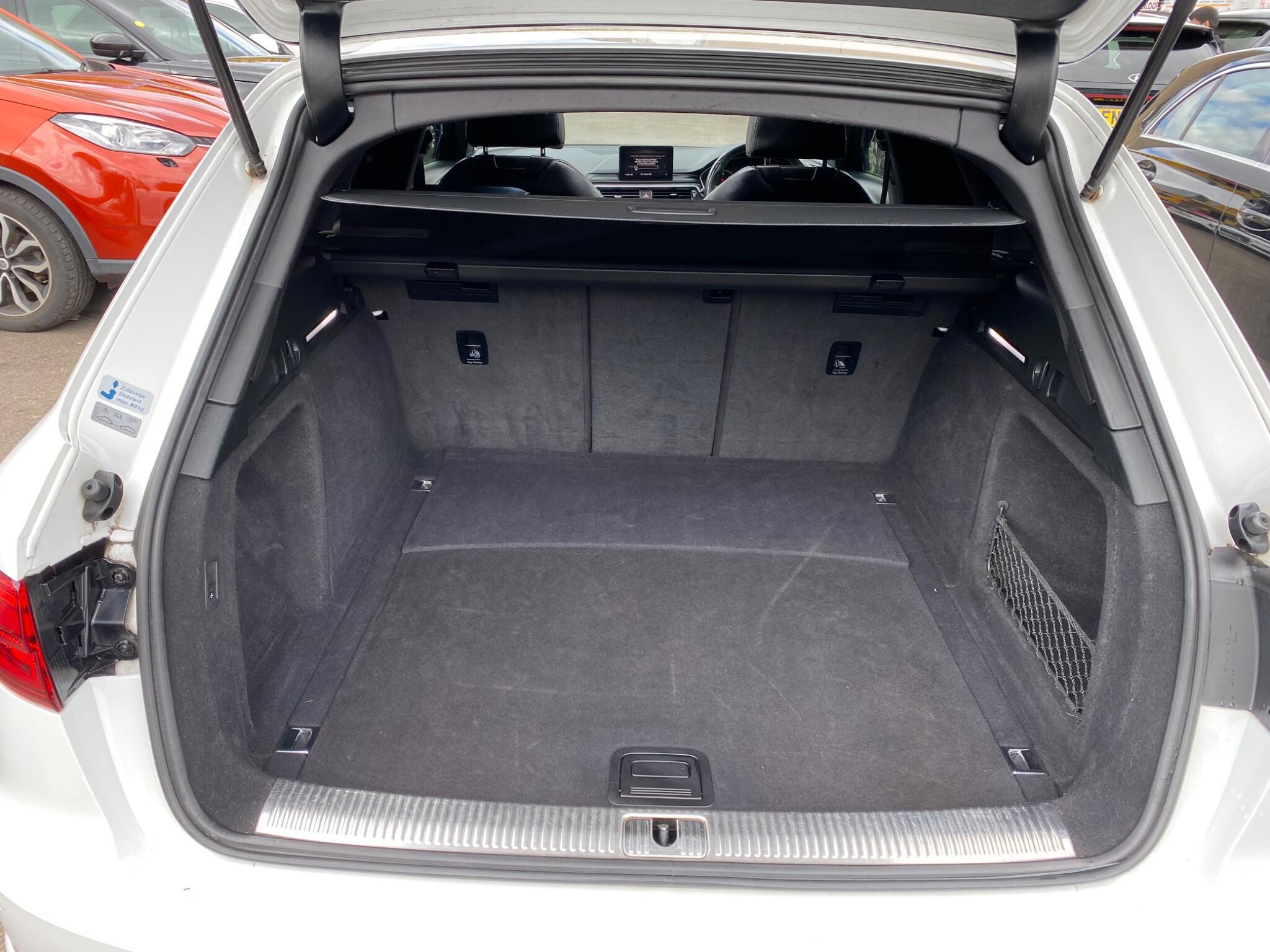Audi A4 Avant view 41