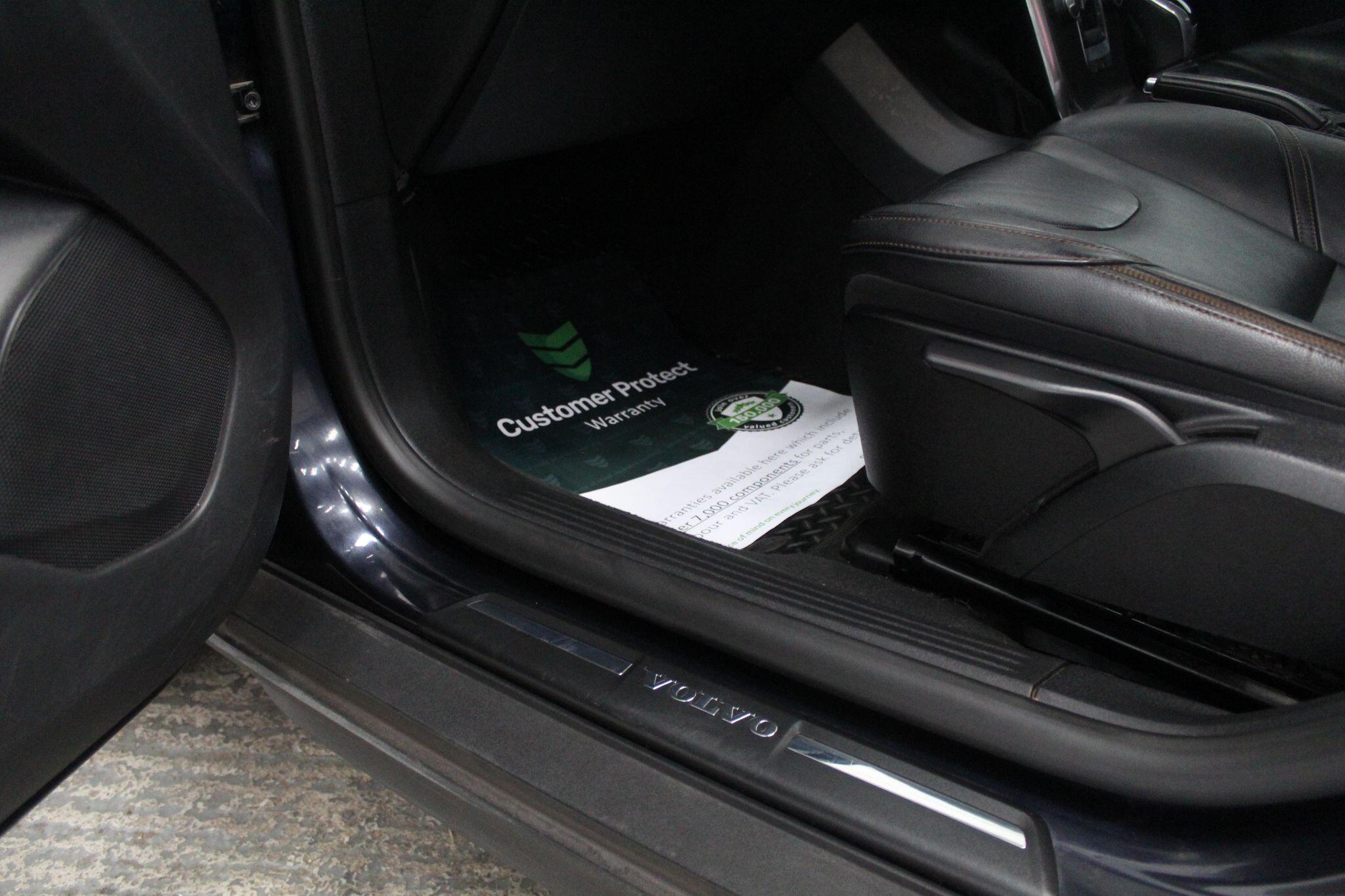 Volvo V40 Cross Country view 31