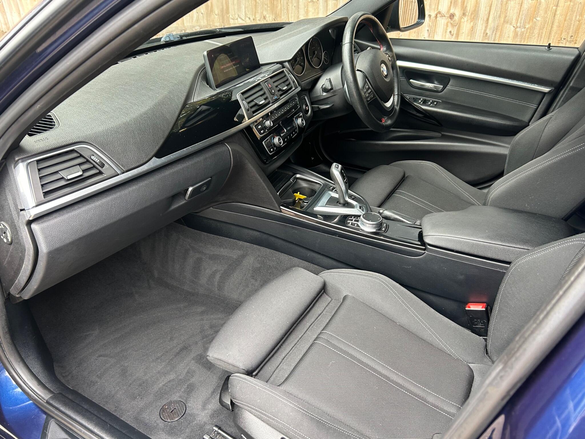 BMW 3 Series view 30