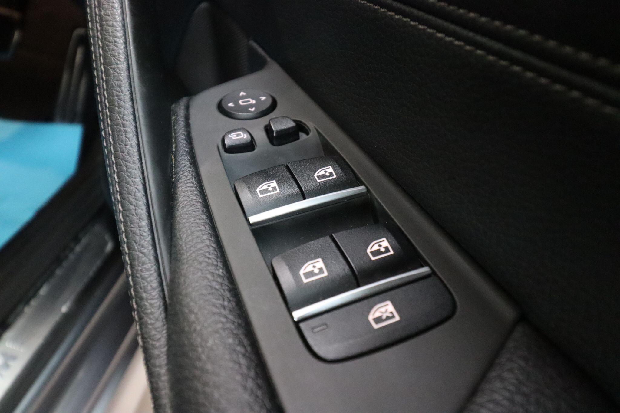BMW 5 Series view 16