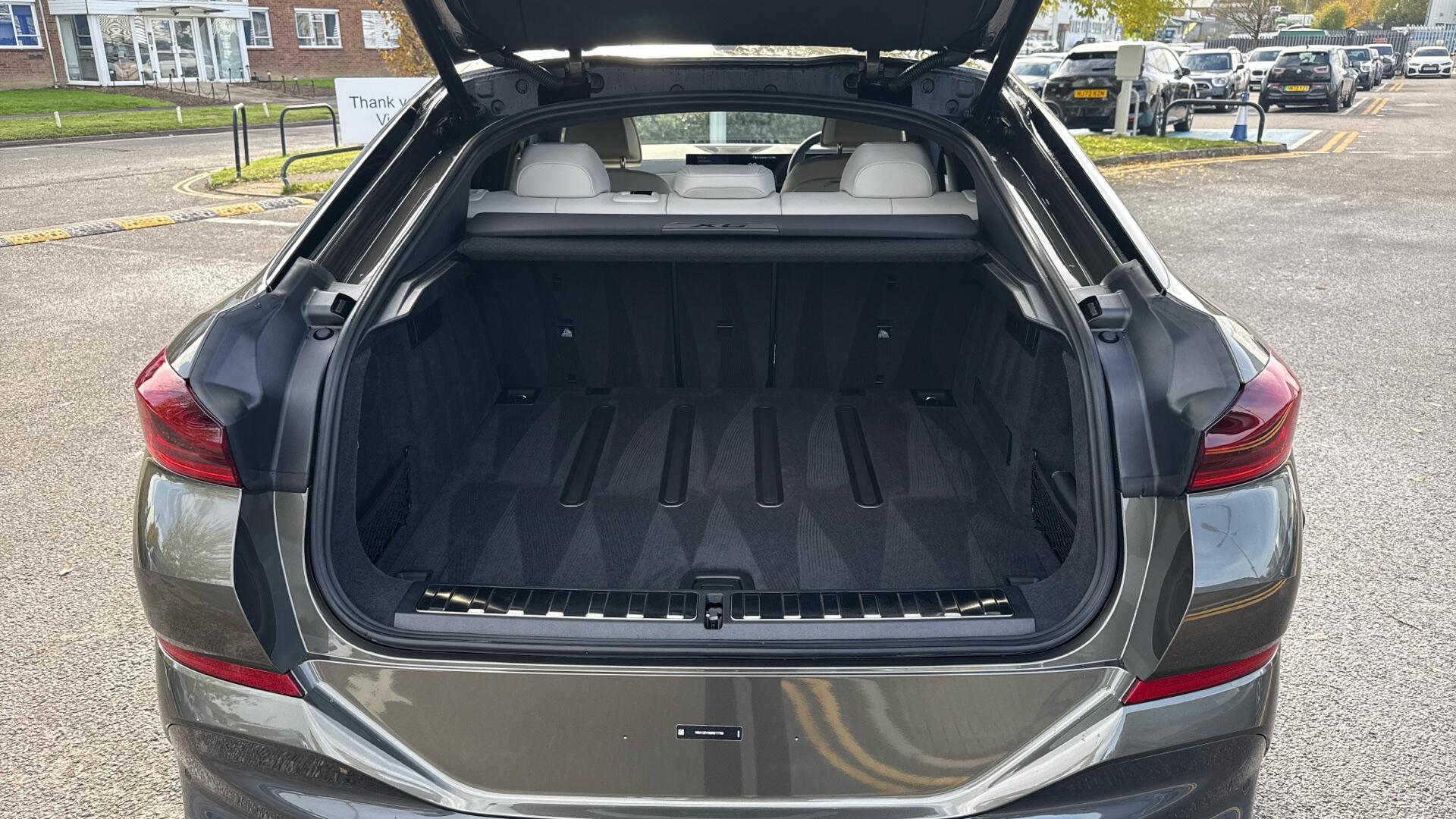 BMW X6 view 8